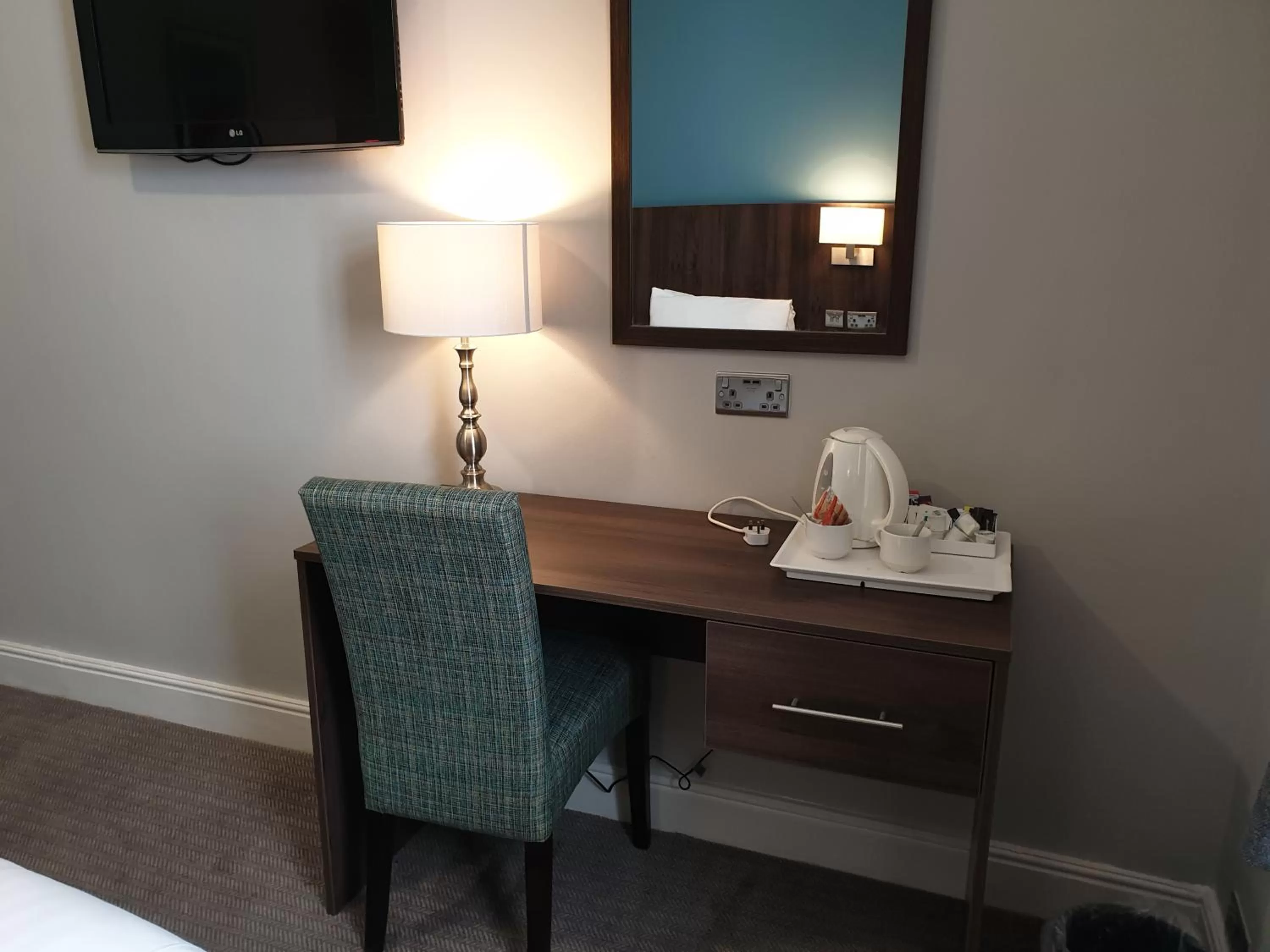 Coffee/tea facilities, Bed in The Jephson Hotel; BW Signature Collection