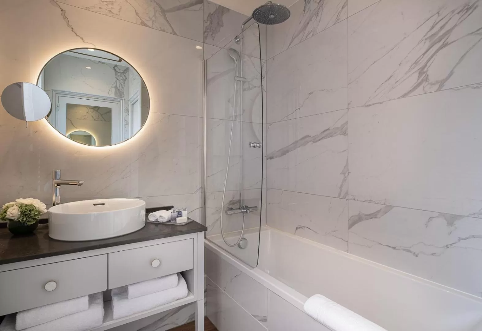 Bathroom in Hôtel Le Walt by Inwood Hotels