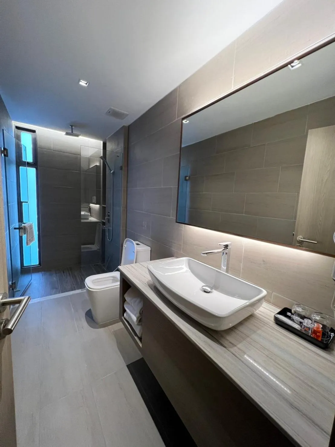 Shower in Fifth Pattaya Jomtien By Shiwalai Int
