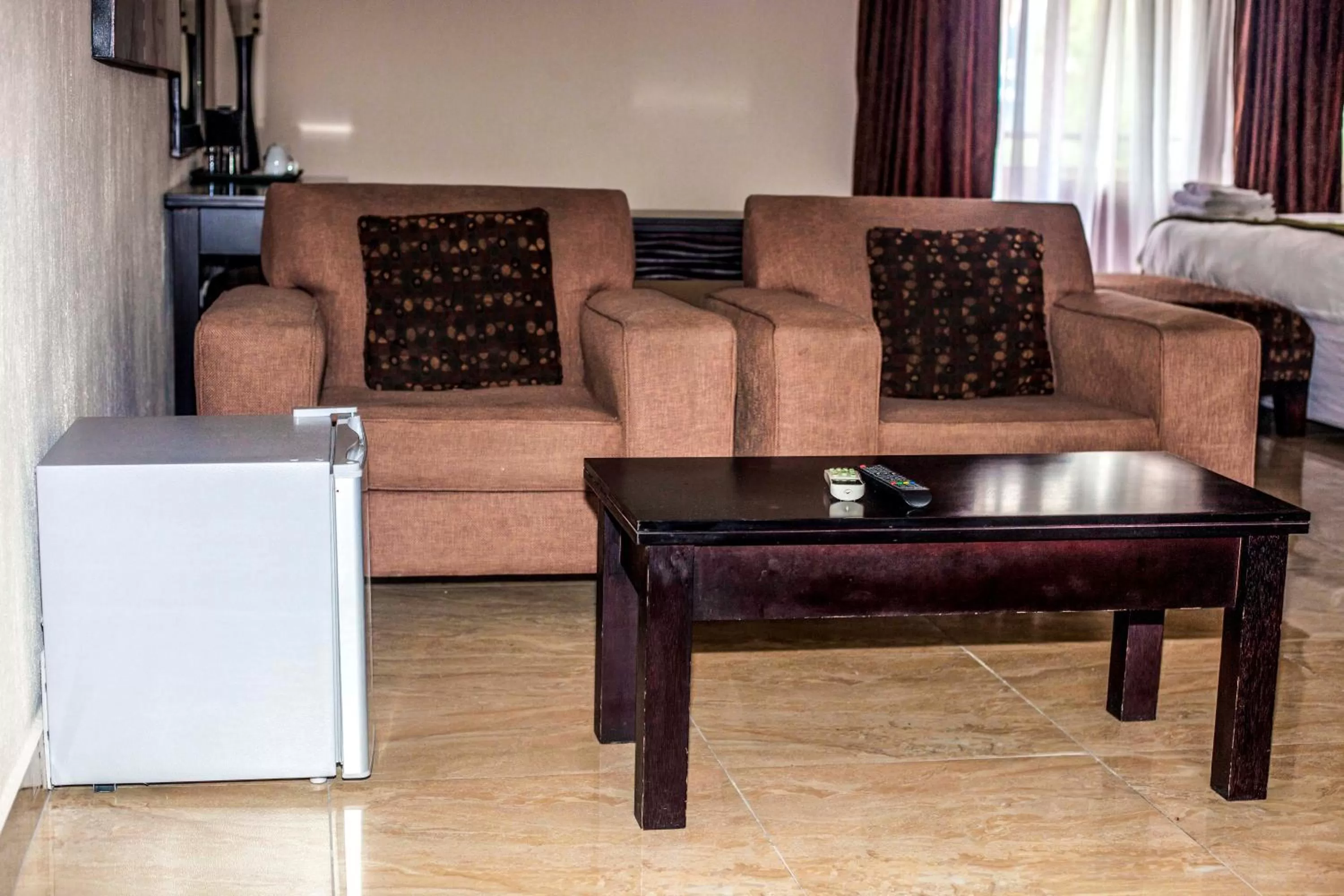 Living room in Coyotes Hotel & Conference Centre