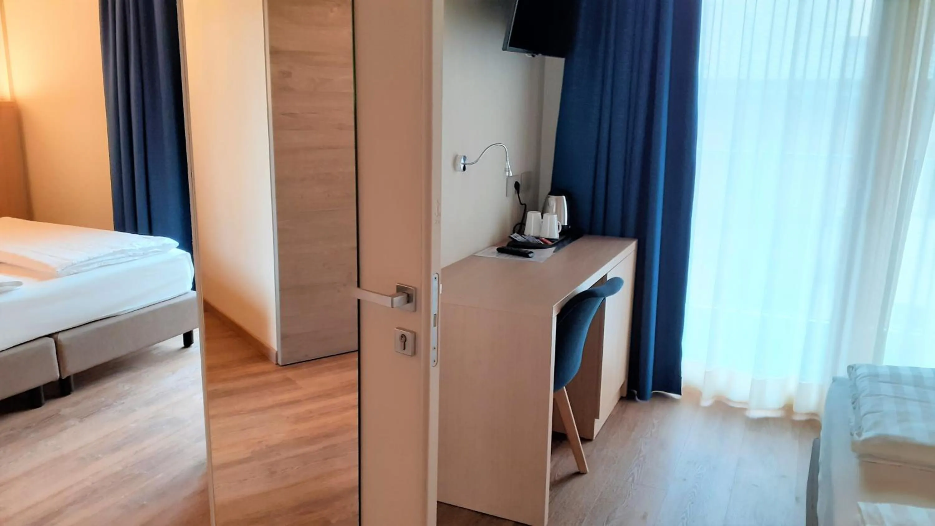 Coffee/tea facilities, Bed in Livì Family Hotel