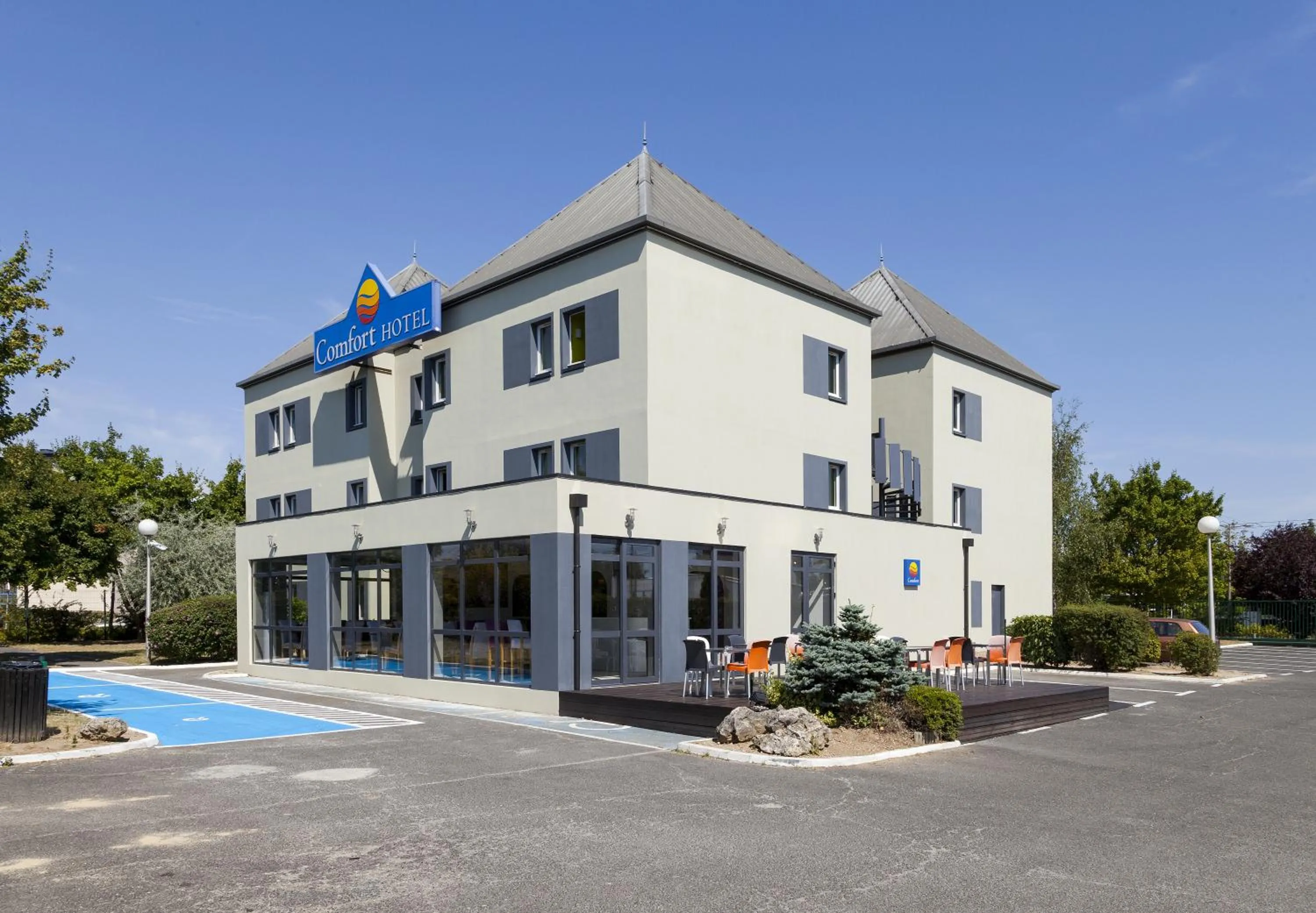 Facade/entrance in Comfort Hotel Orléans Olivet