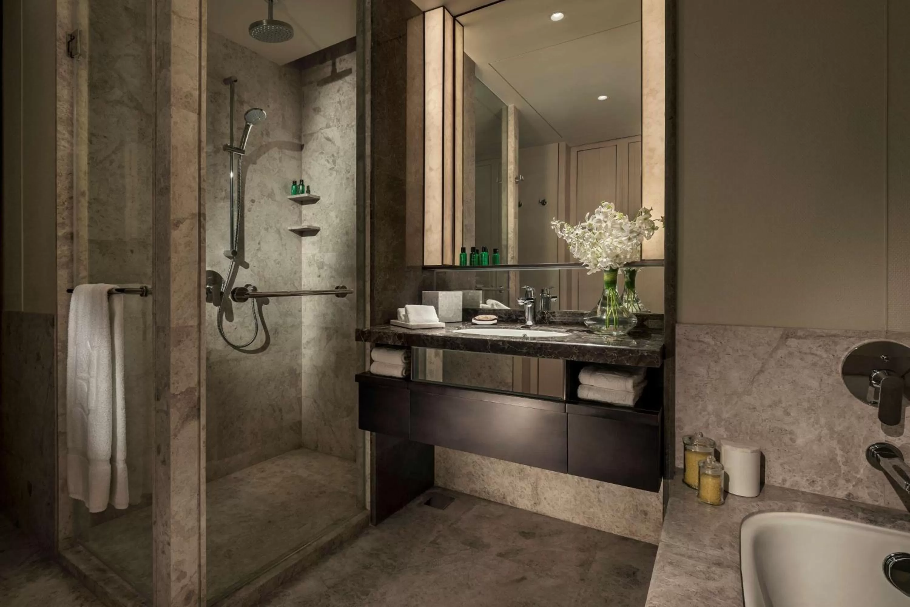 Photo of the whole room in Shangri-La Colombo