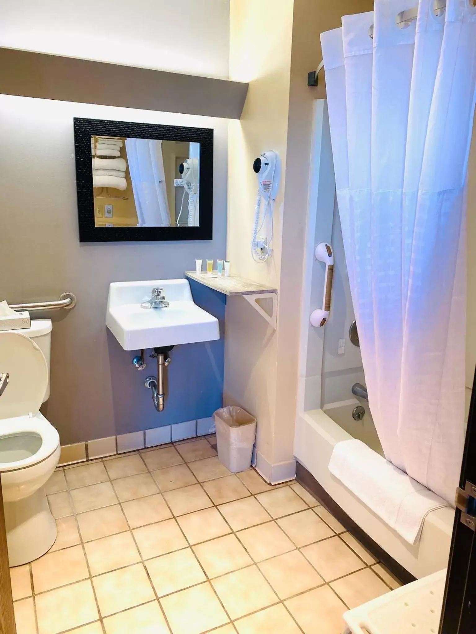 Queen Room with Two Queen Beds and Bath Tub - Mobility Accessible/Non-Smoking in Super 8 by Wyndham Dodge City Queen Room with Two Queen Beds and Bath Tub - Mobility Accessible/Non-Smoking in Super 8 by Wyndham Dodge City