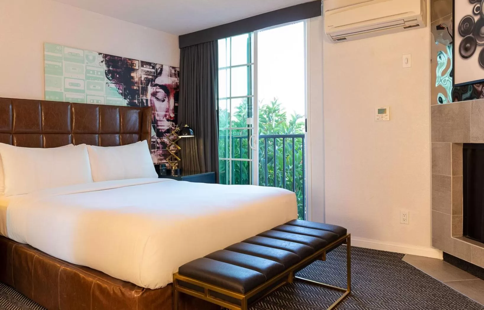 Bed in Montrose at Beverly Hills