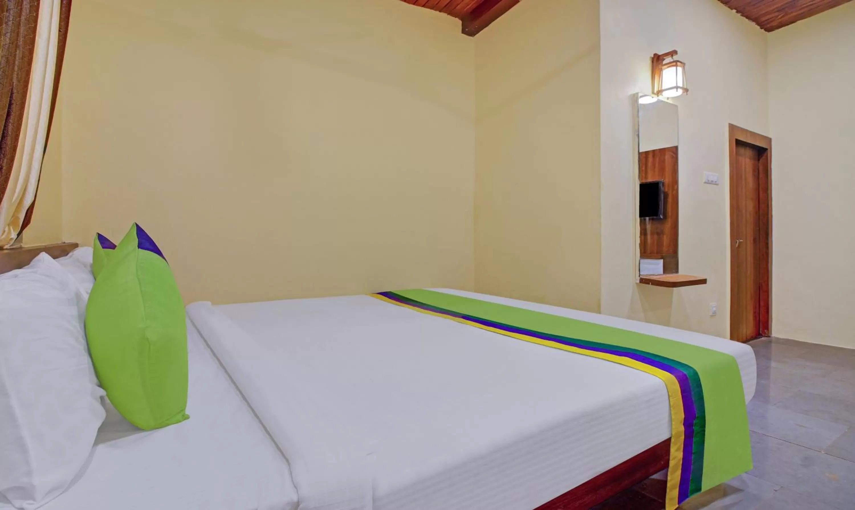 Bed in Treebo Trend Shalimar In The Forest Matheran