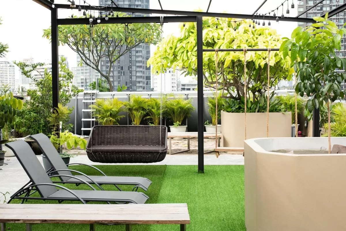 Communal lounge/ TV room in karaarom hotel