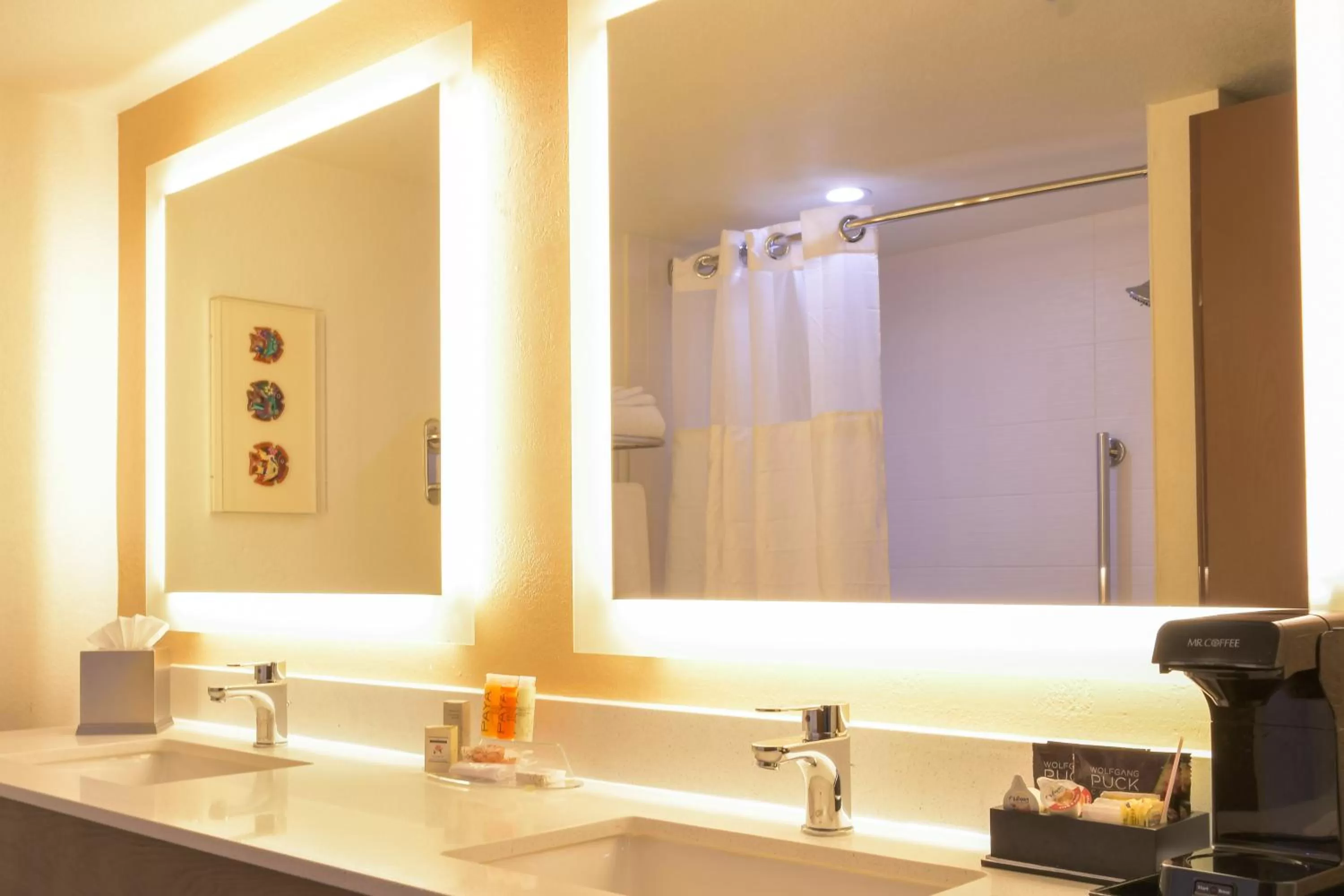 Bathroom in Gateway Hotel Santa Monica