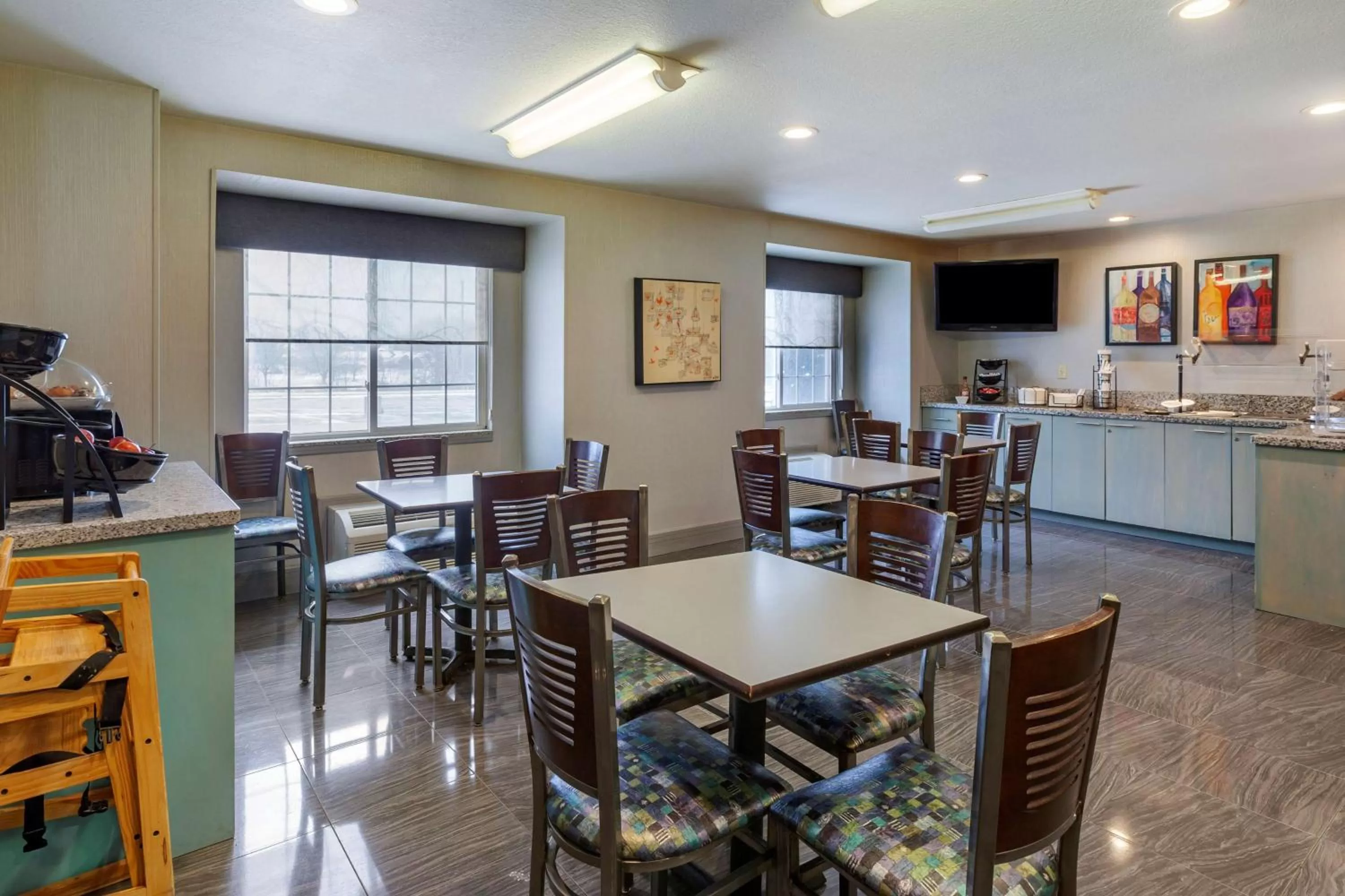 Breakfast in Best Western Plus Woodstock Inn & Suites