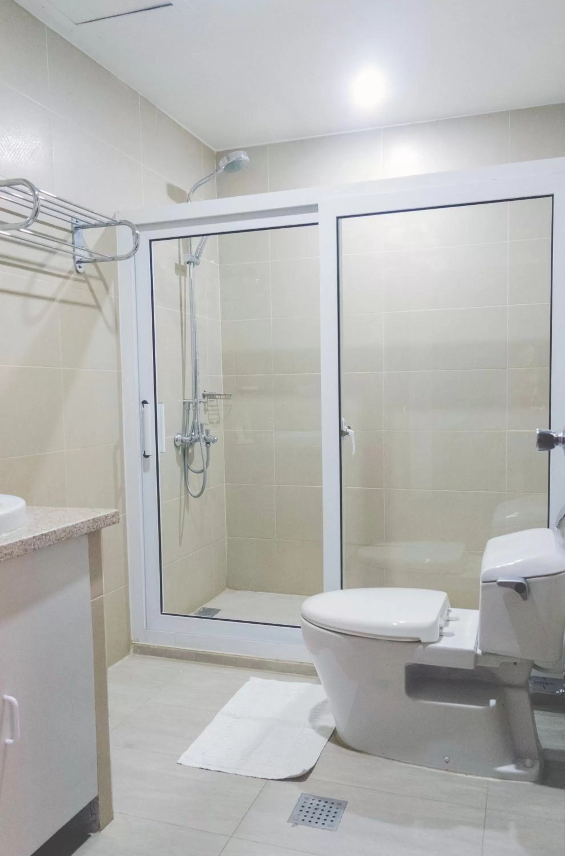 Shower in Leope Hotel