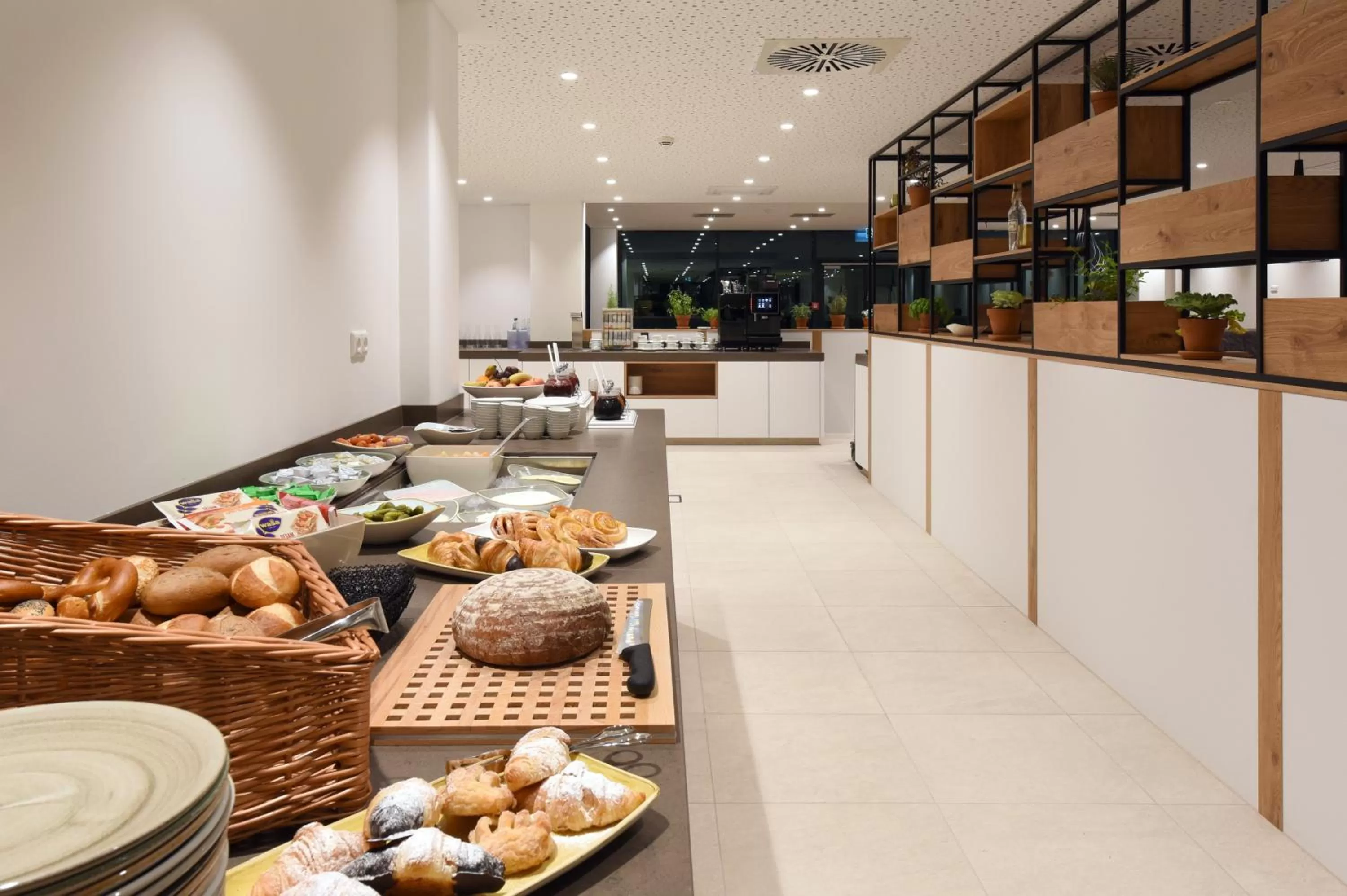 Food and drinks in Wyndham Garden Munich Messe