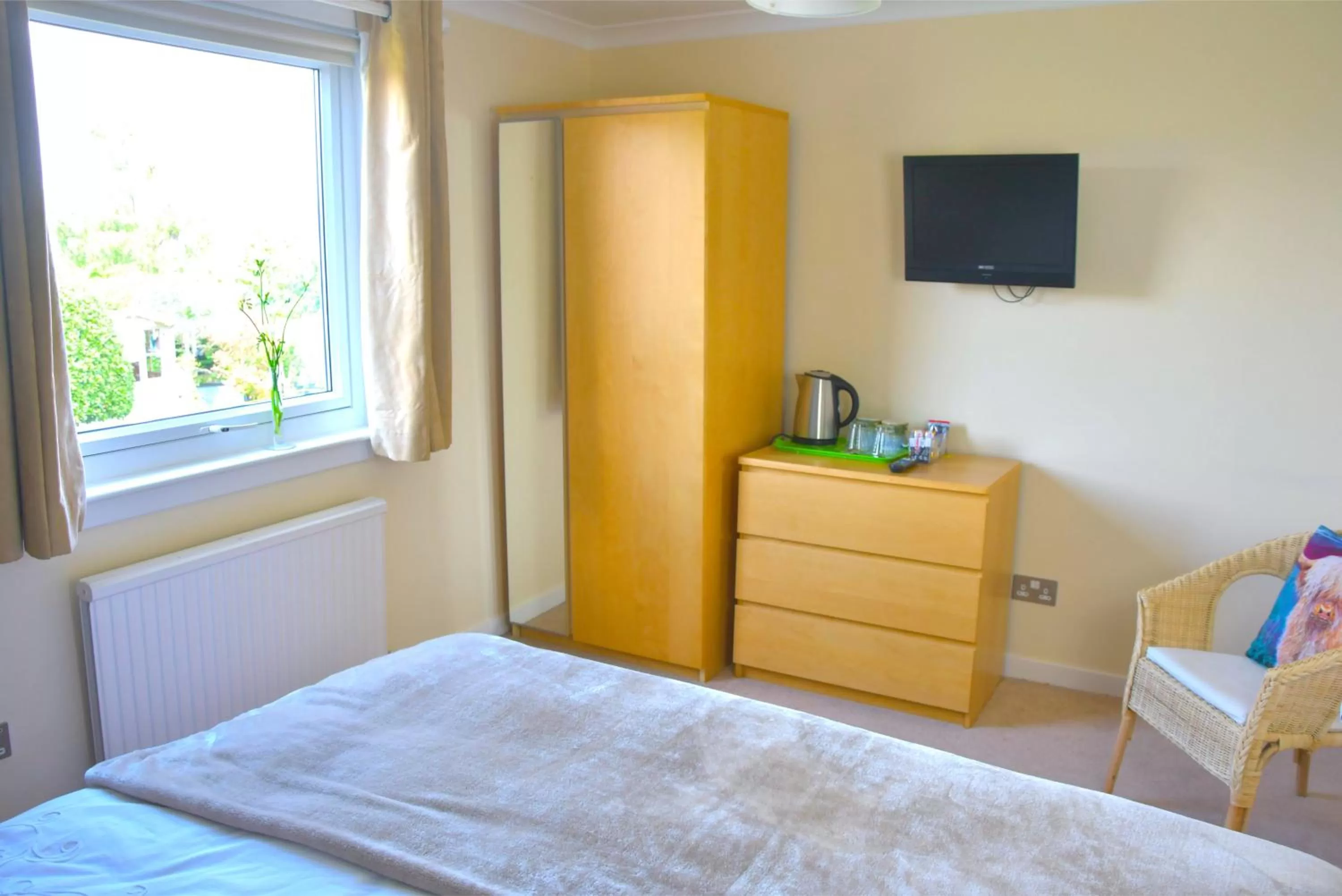 Coffee/tea facilities, Bed in No12 Bed and Breakfast, St Andrews