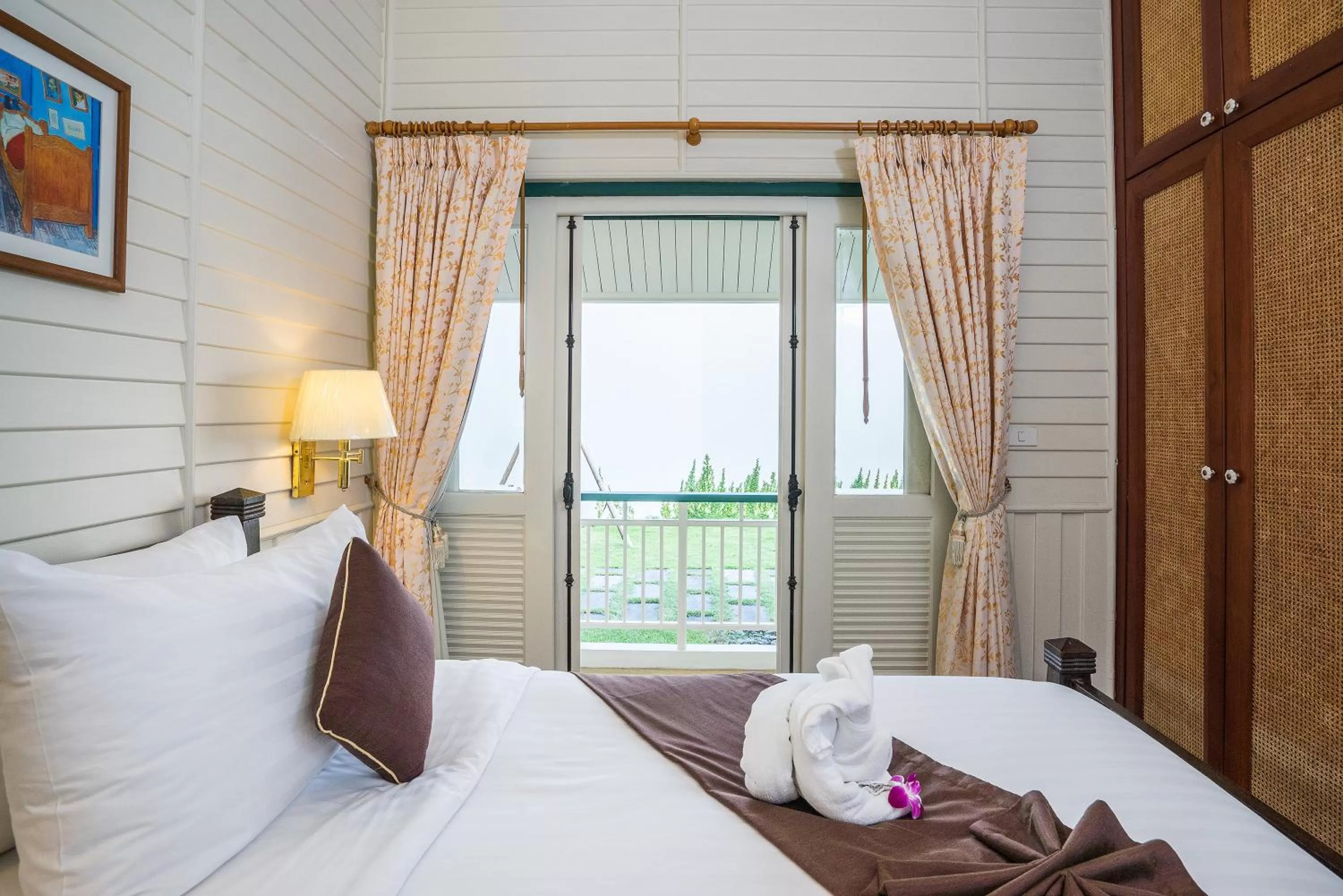 Garden view, Bed in Kalanan Riverside Resort