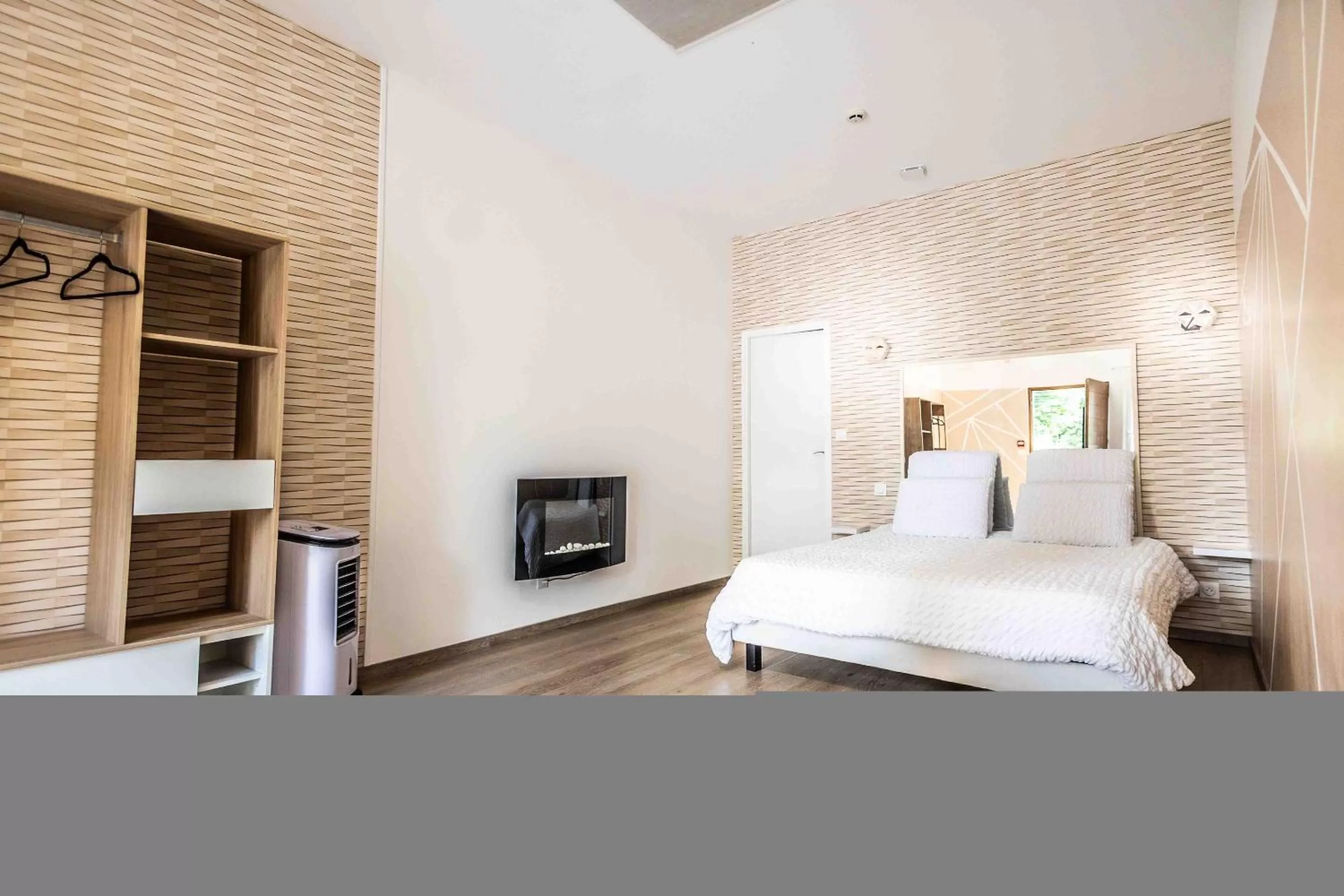 Bedroom, Bed in Hôtel Center Saint-Quentin Centre Gare