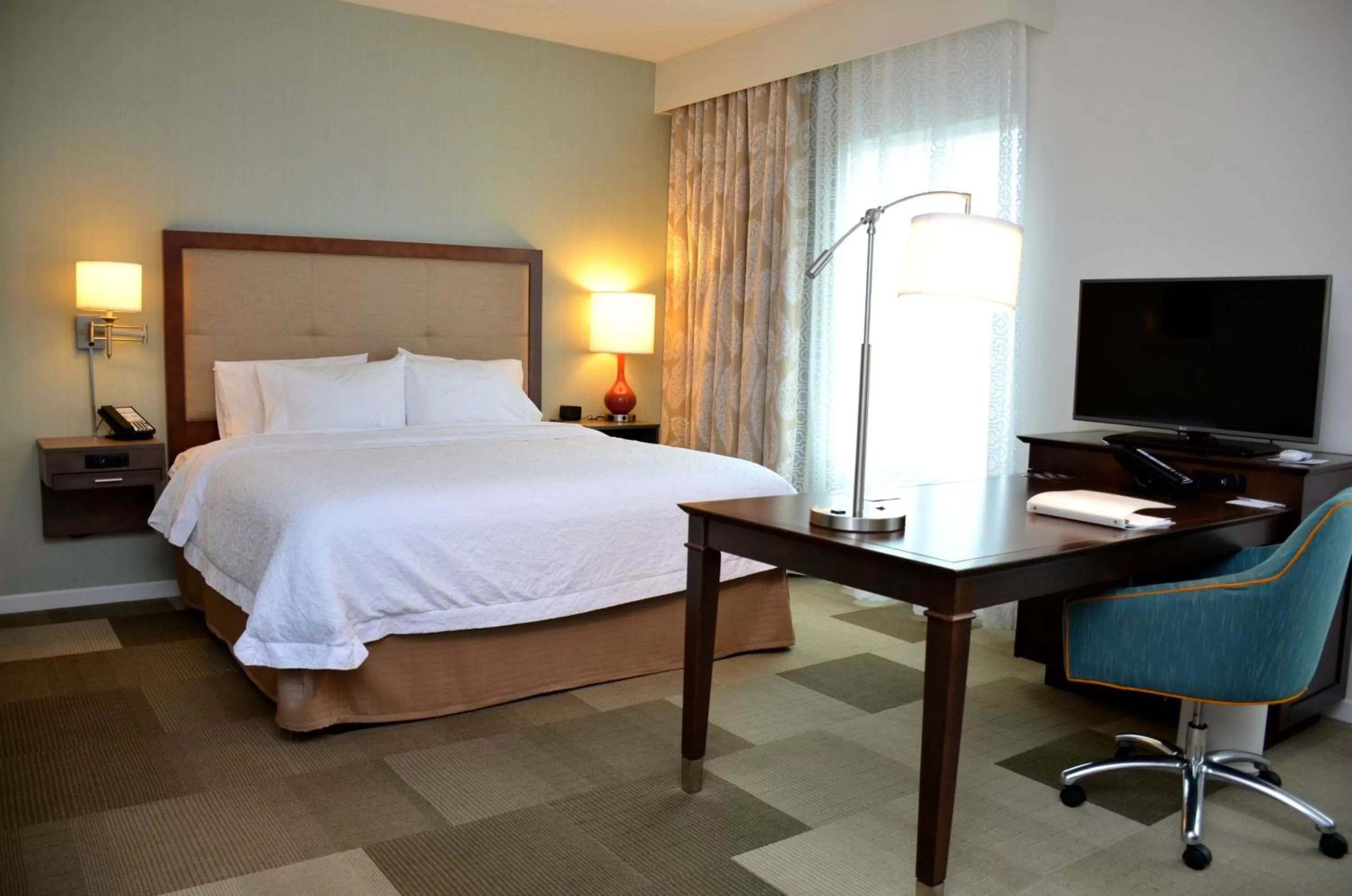 Bedroom, Bed in Hampton Inn & Suites - DeLand