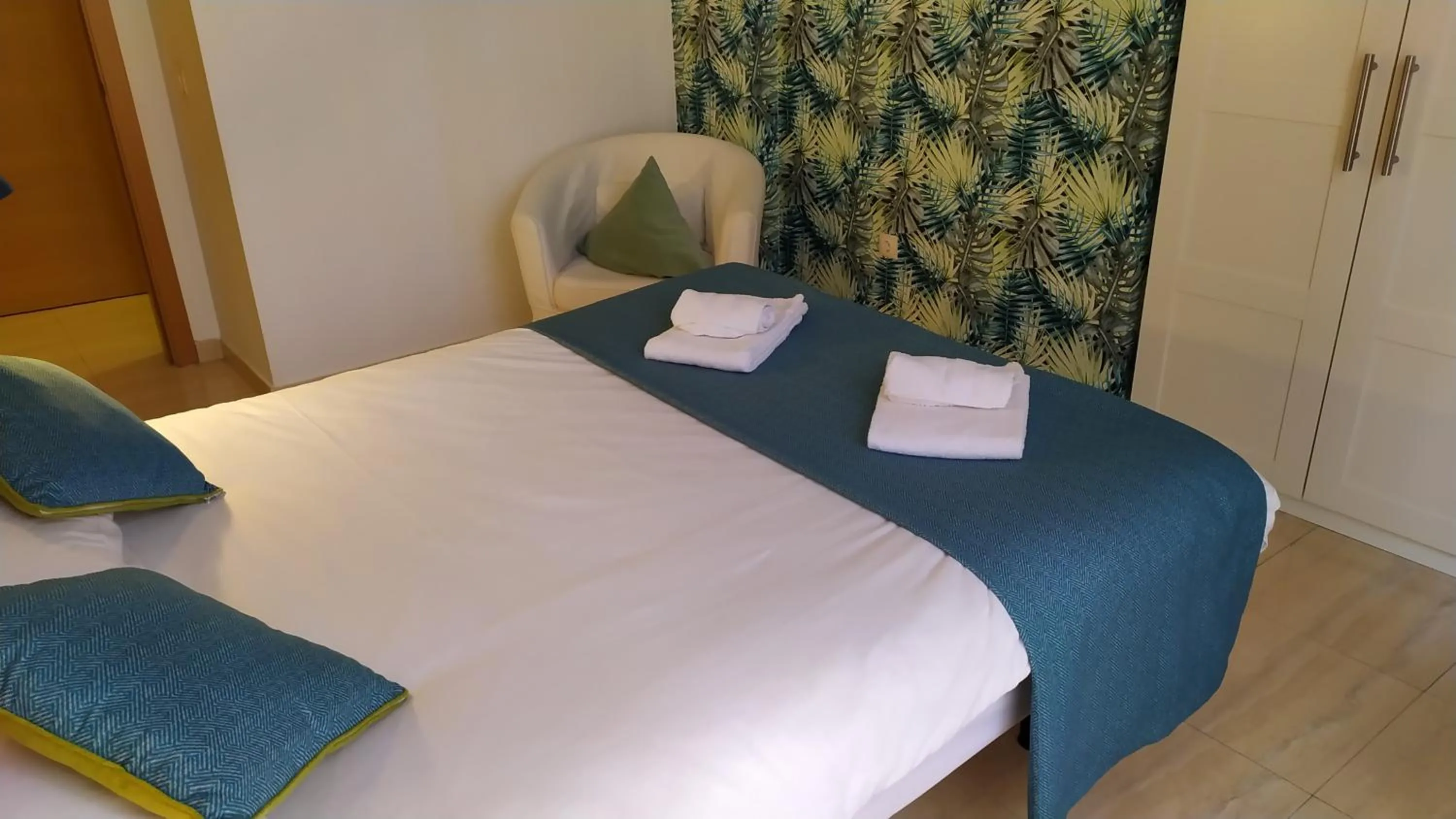 Bedroom, Bed in Life Apartments Alameda Colón