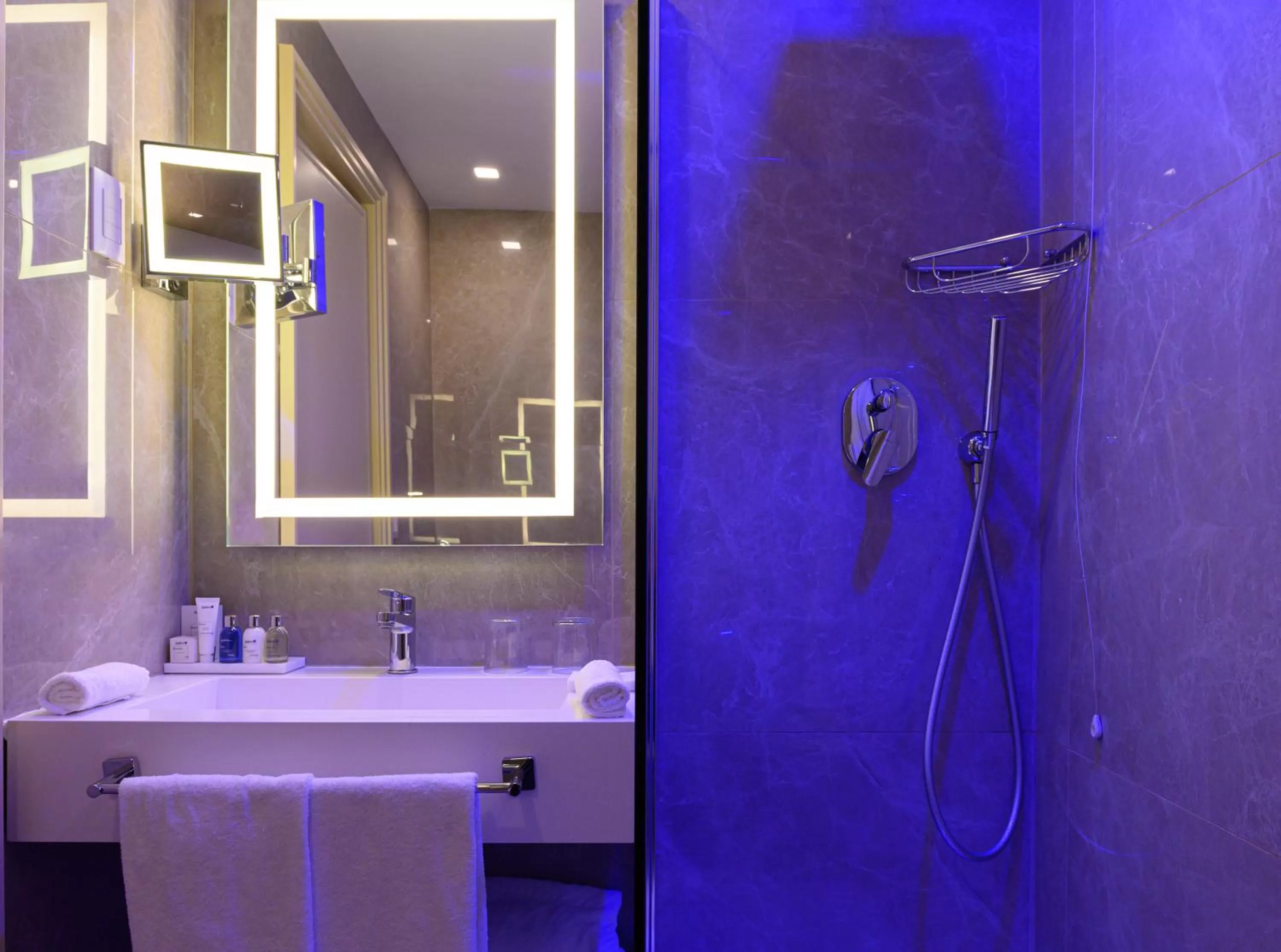 Bathroom in Radisson Blu GHR Rome