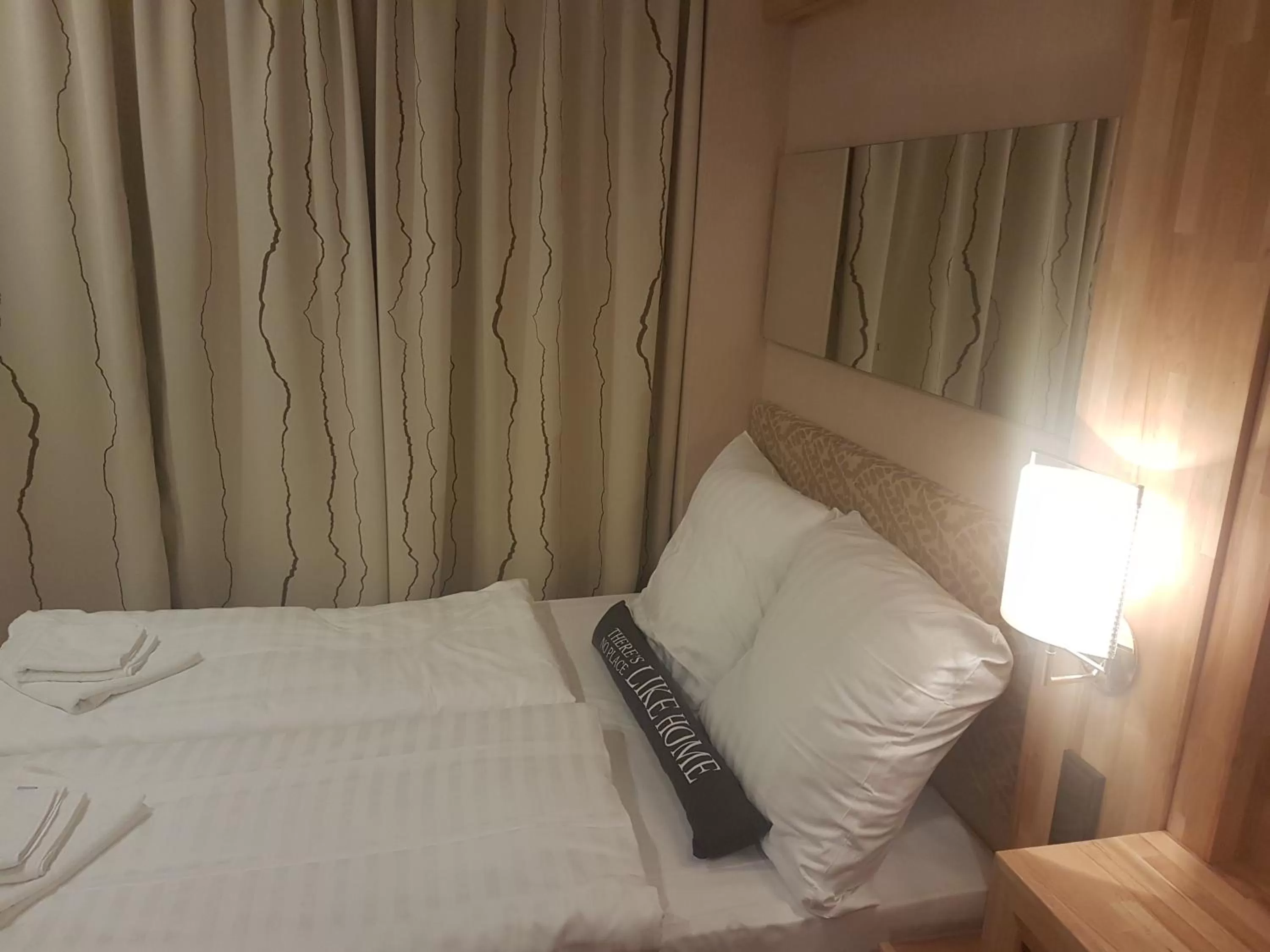 Bed in Elbgalerie Hotel