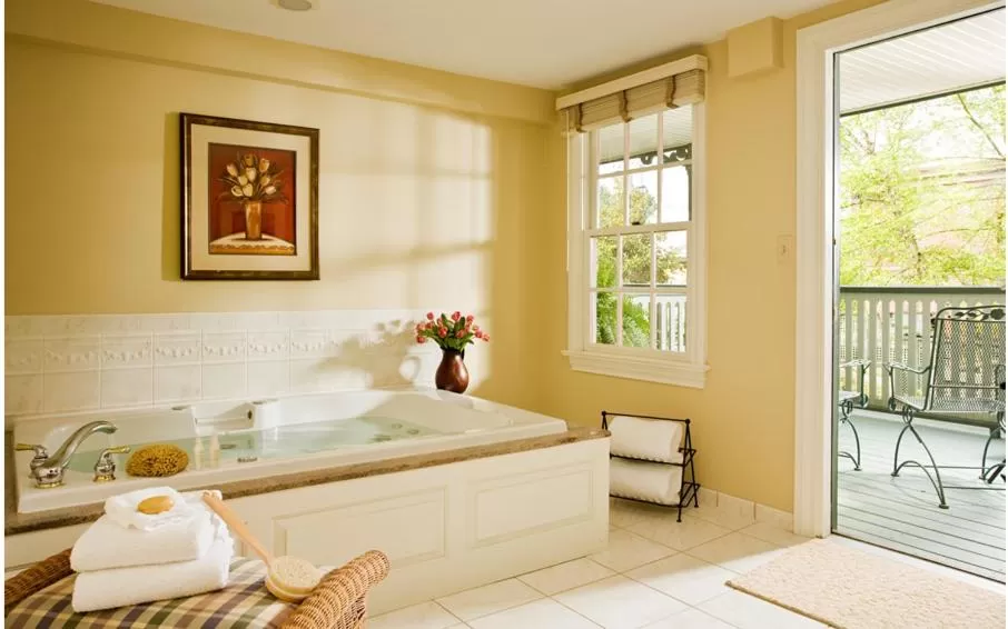 Bathroom, Bed in Lambertville House