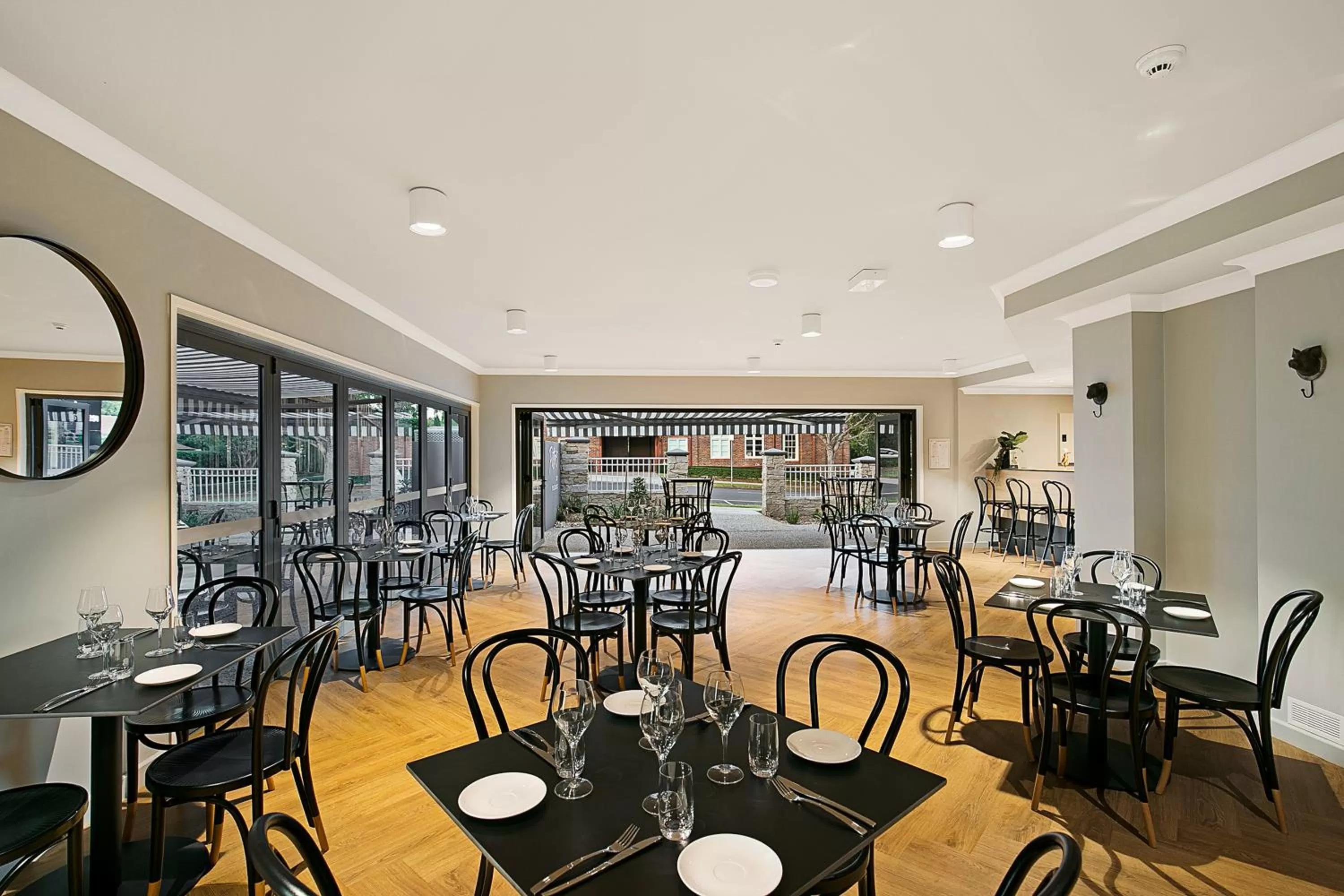 Restaurant/places to eat in Potters Toowoomba Hotel
