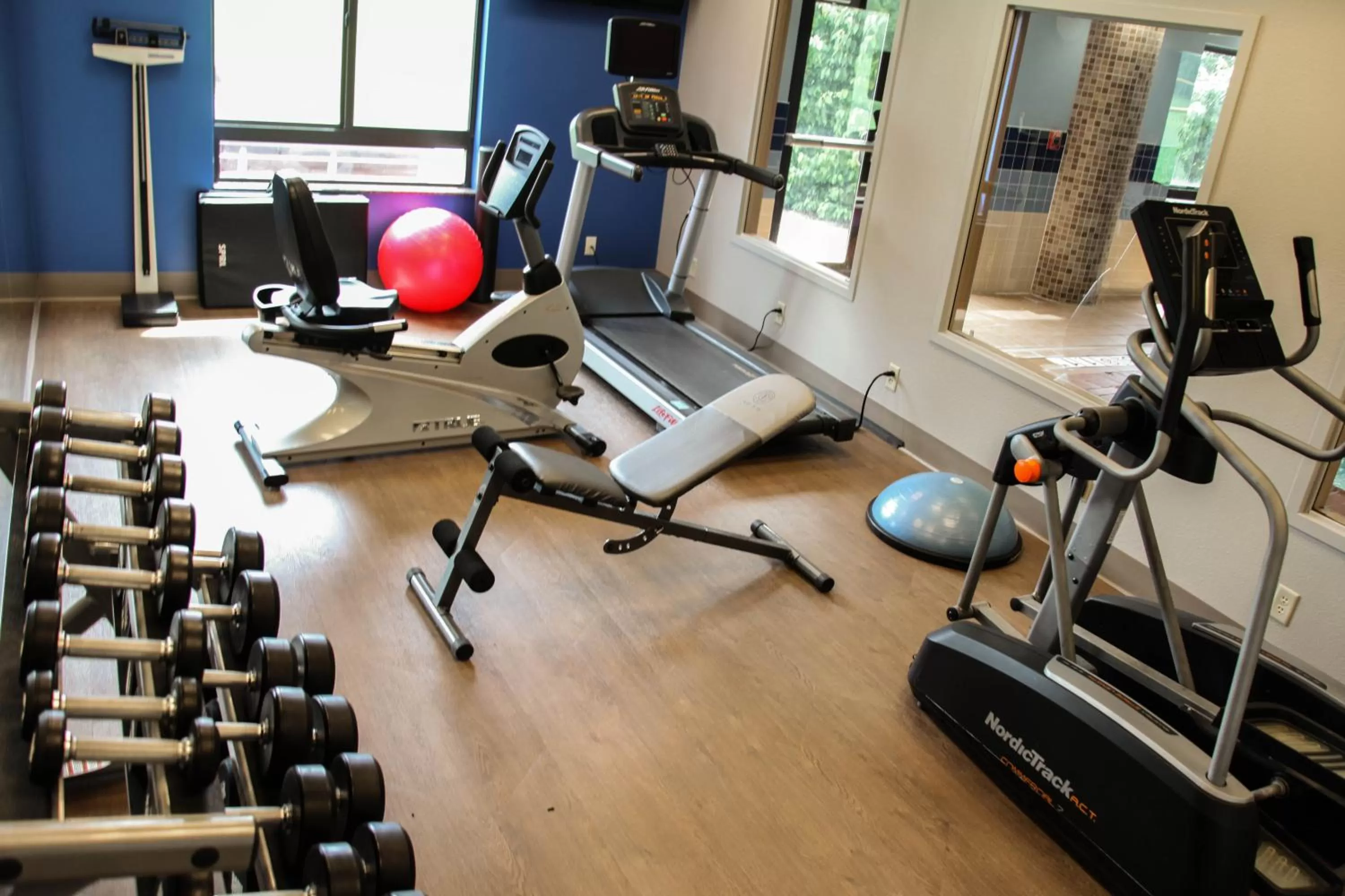 Fitness centre/facilities in Holiday Inn Express Hotel & Suites Athens by IHG