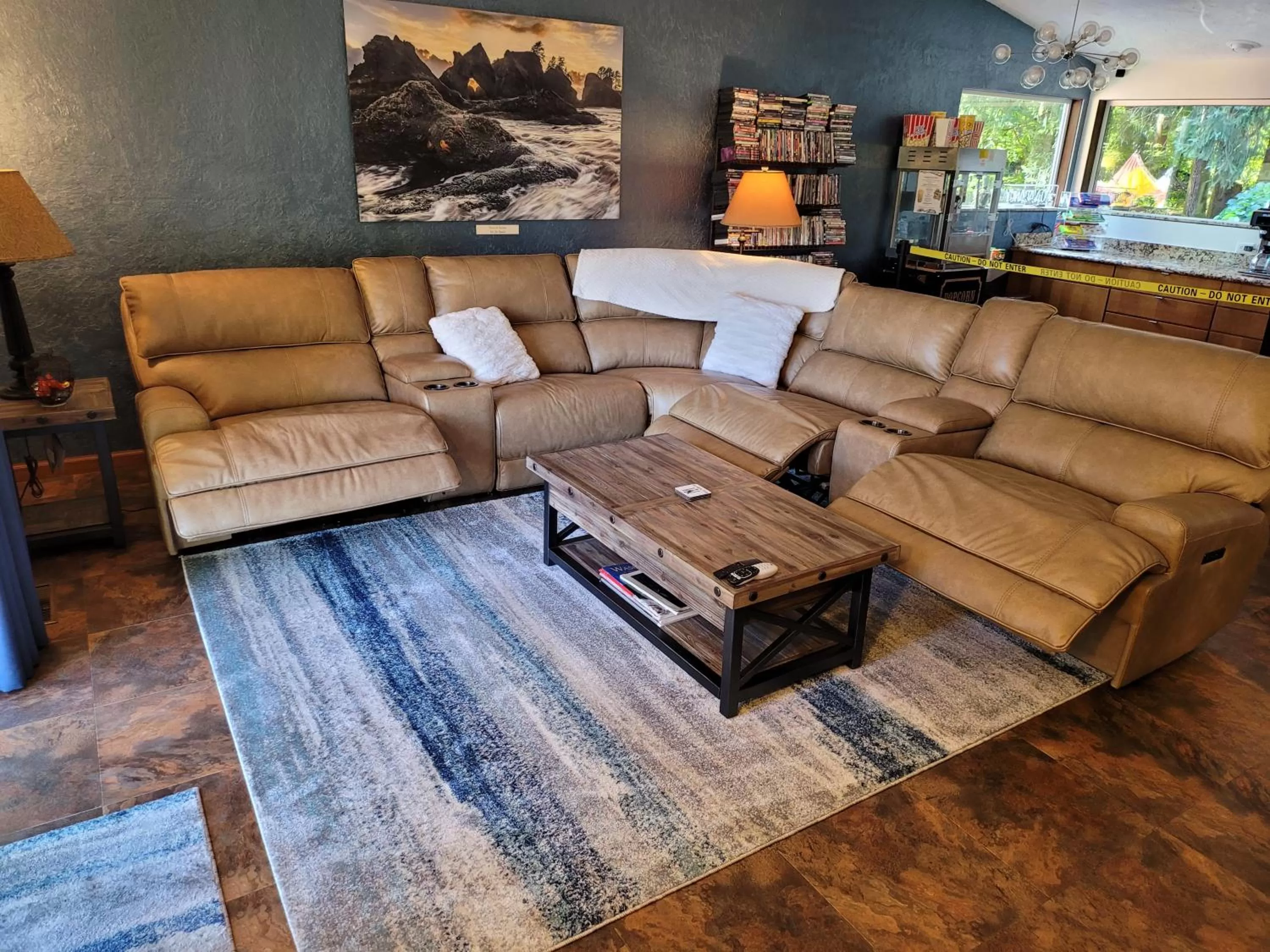 Living room in Misty Valley Inn