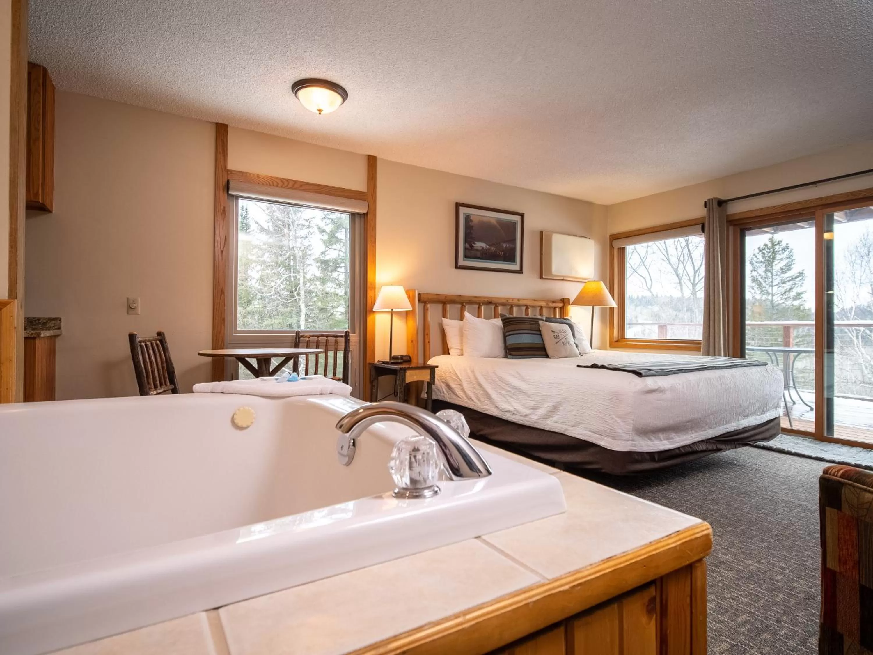 Photo of the whole room, Bed in Caribou Highlands Lodge