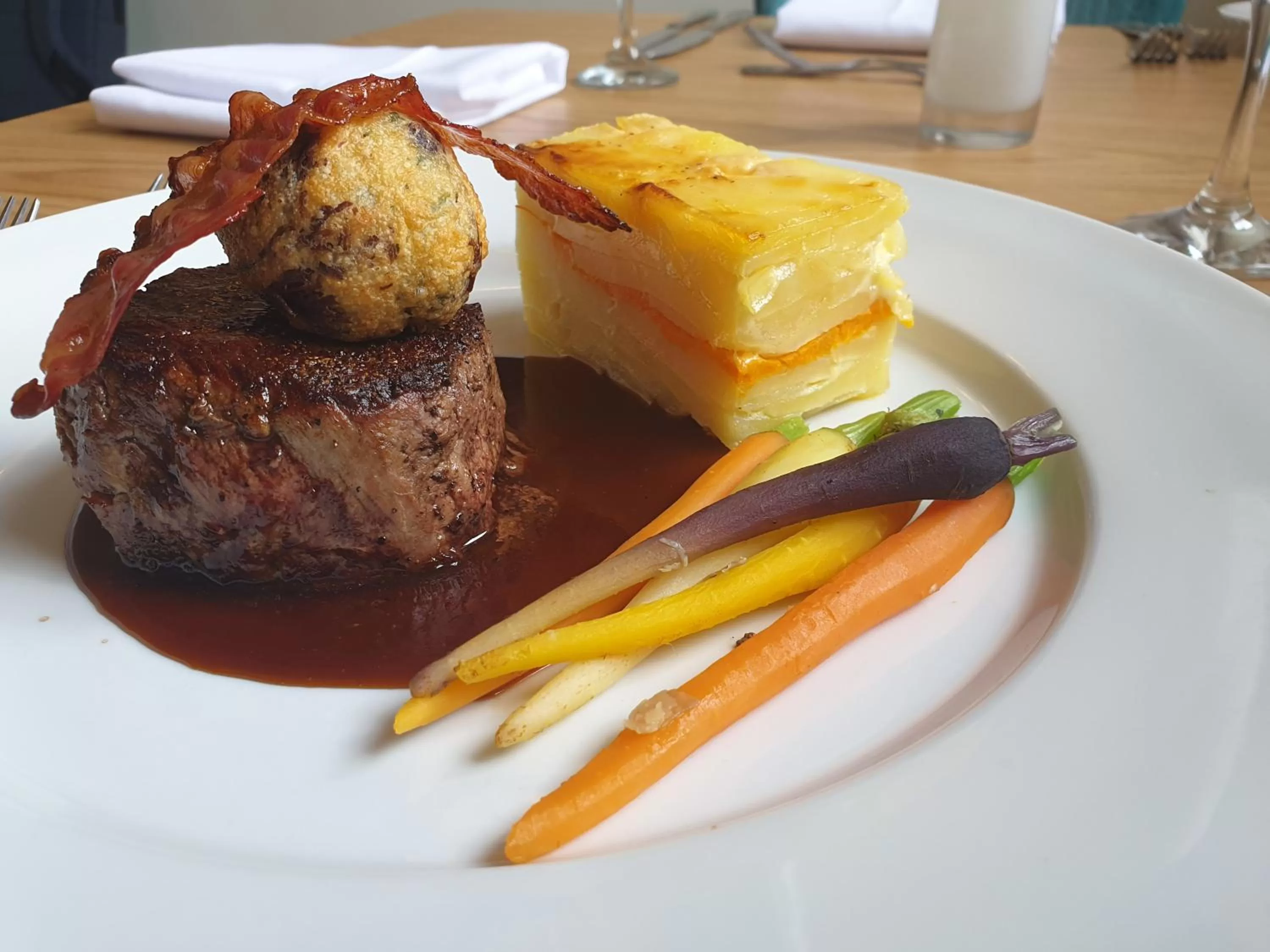 Restaurant/places to eat in De Rougemont Manor