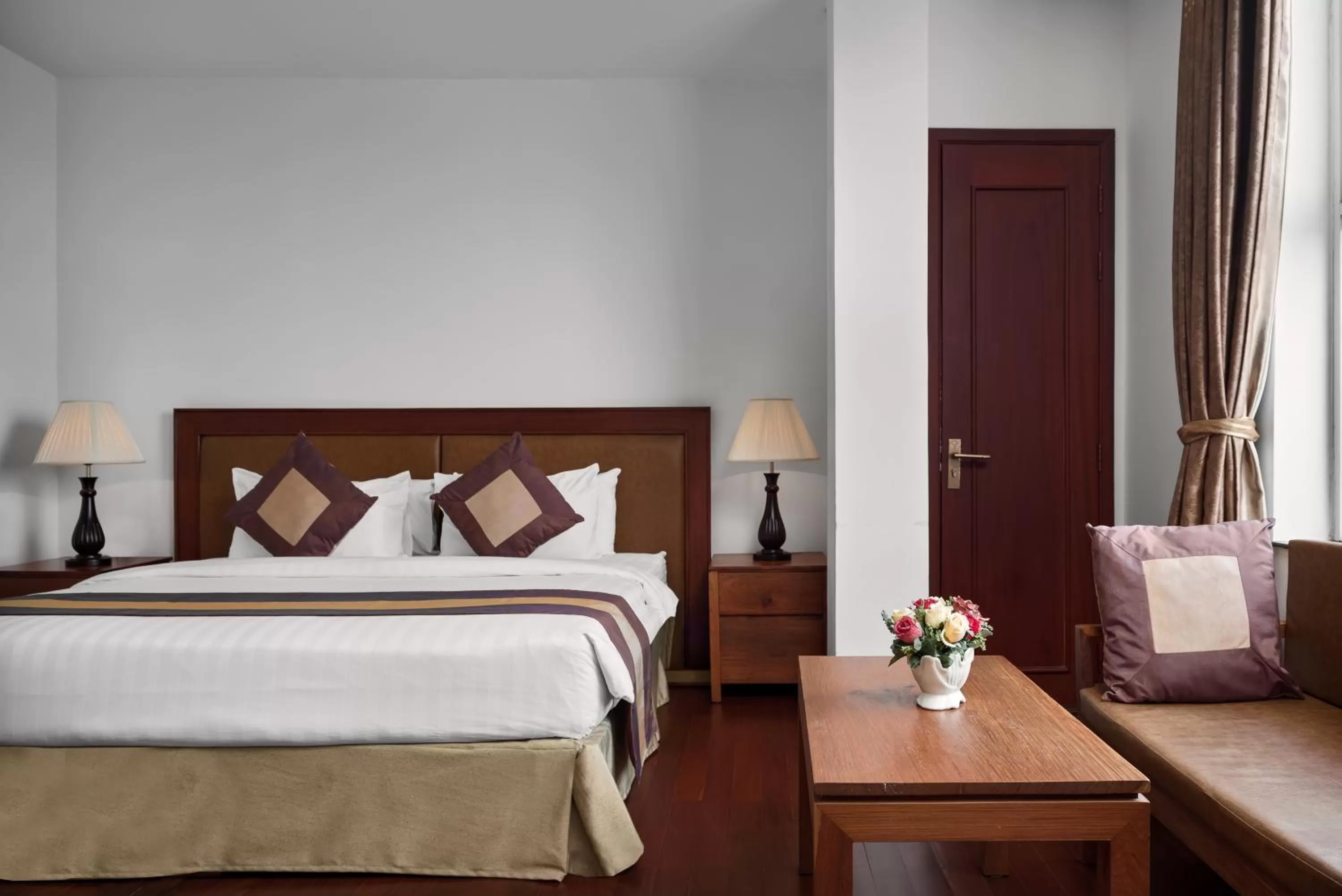 Shower, Bed in Phnom Penh Katari Hotel