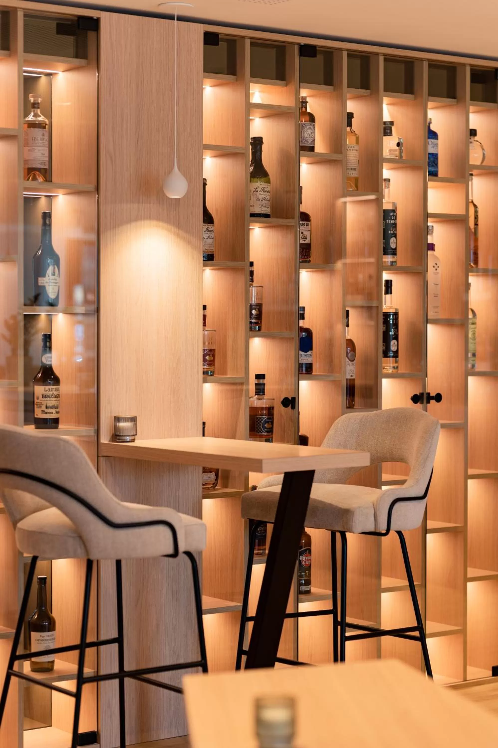 Lounge or bar in Hostellerie de la Pointe Saint-Mathieu - SPA & Restaurant