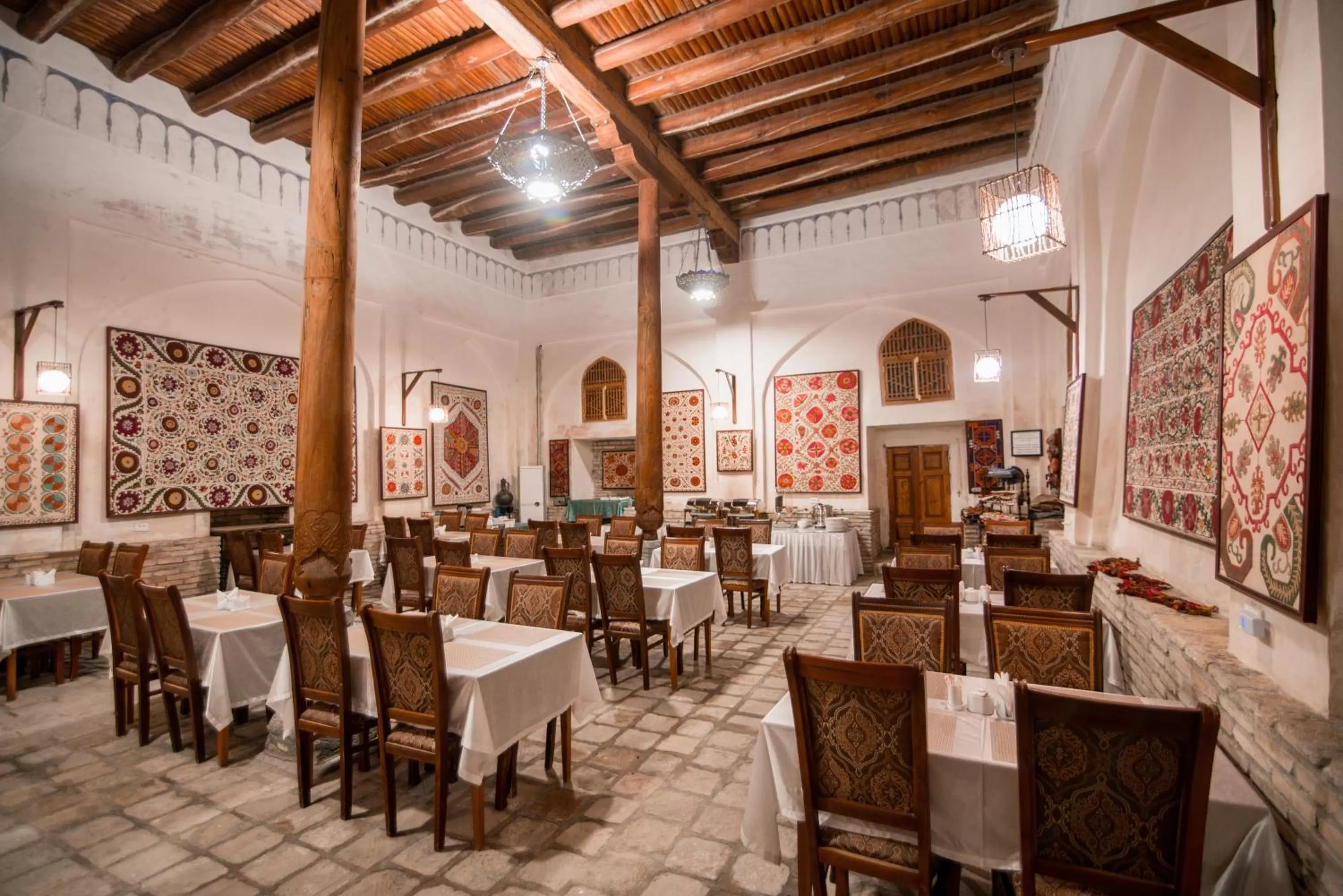 Restaurant/places to eat in Minzifa Inn