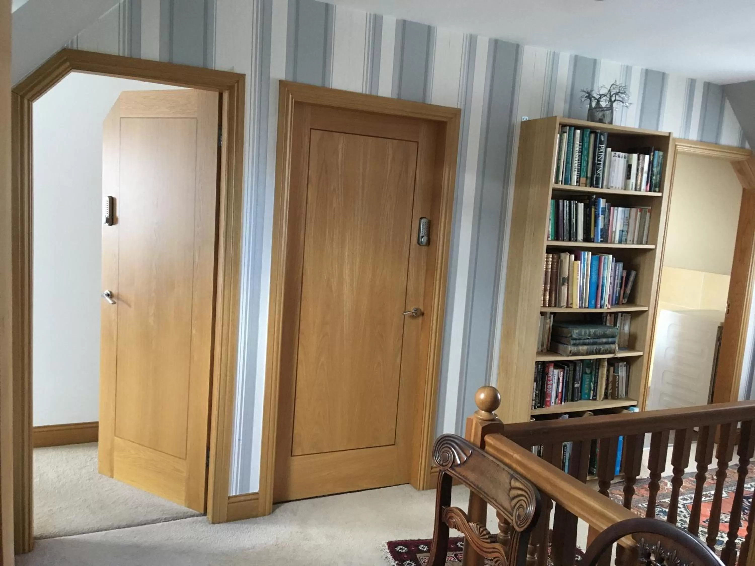 Bathroom, Library in B&B at No 4