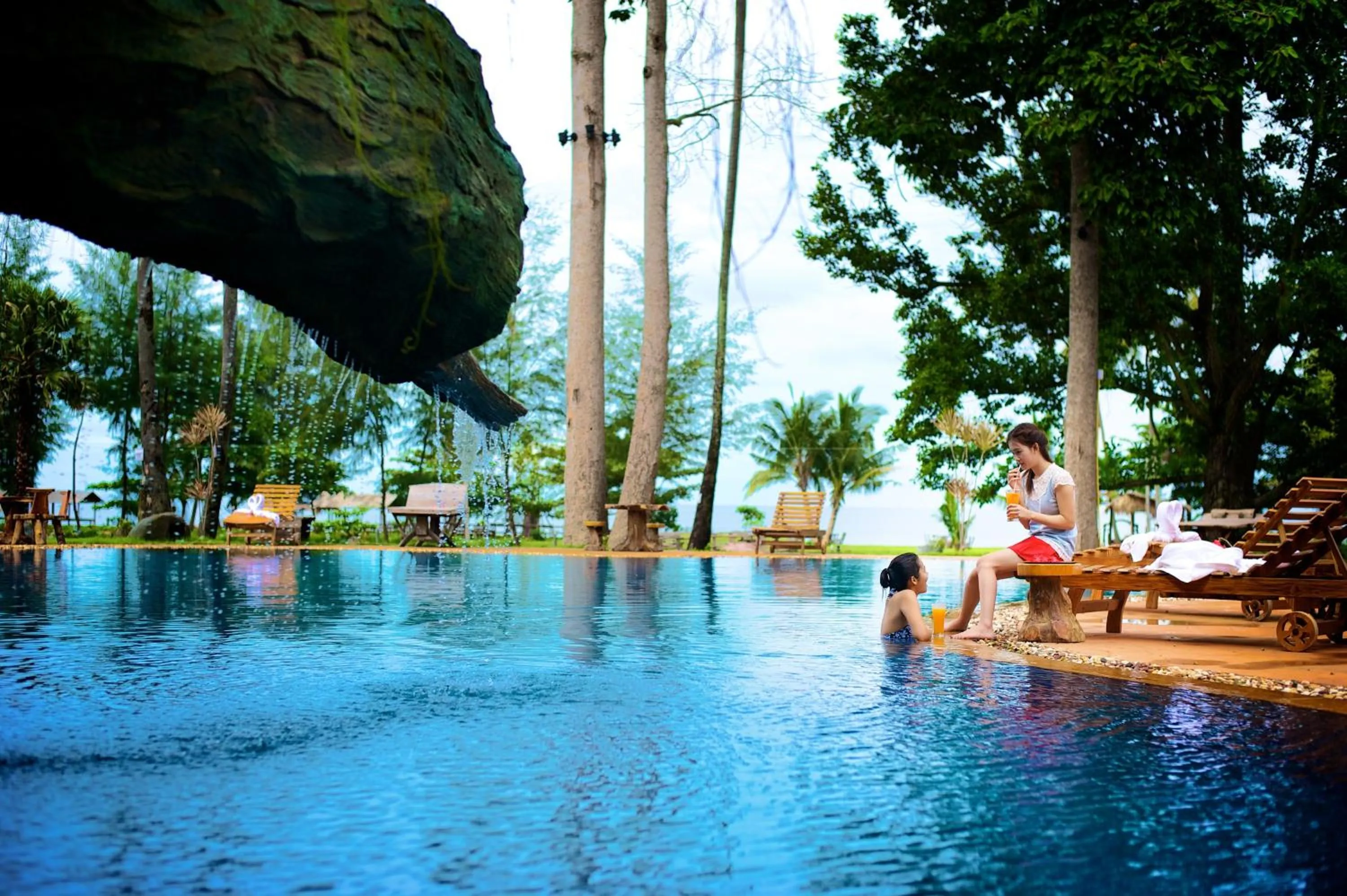 Swimming pool in Blues River Resort