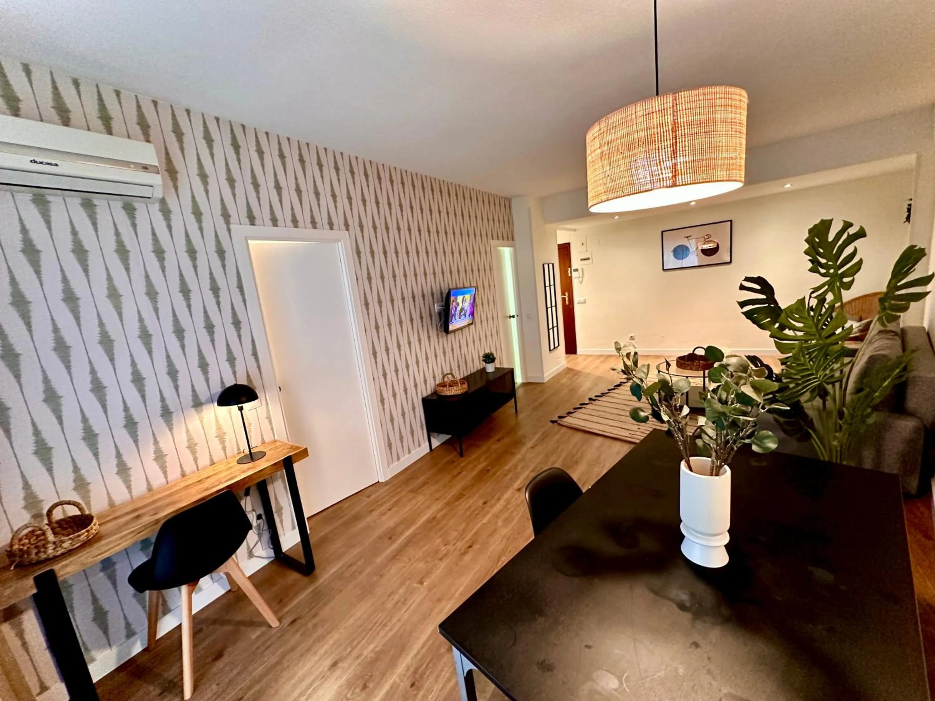 Dining area in Far Home Gran Vía