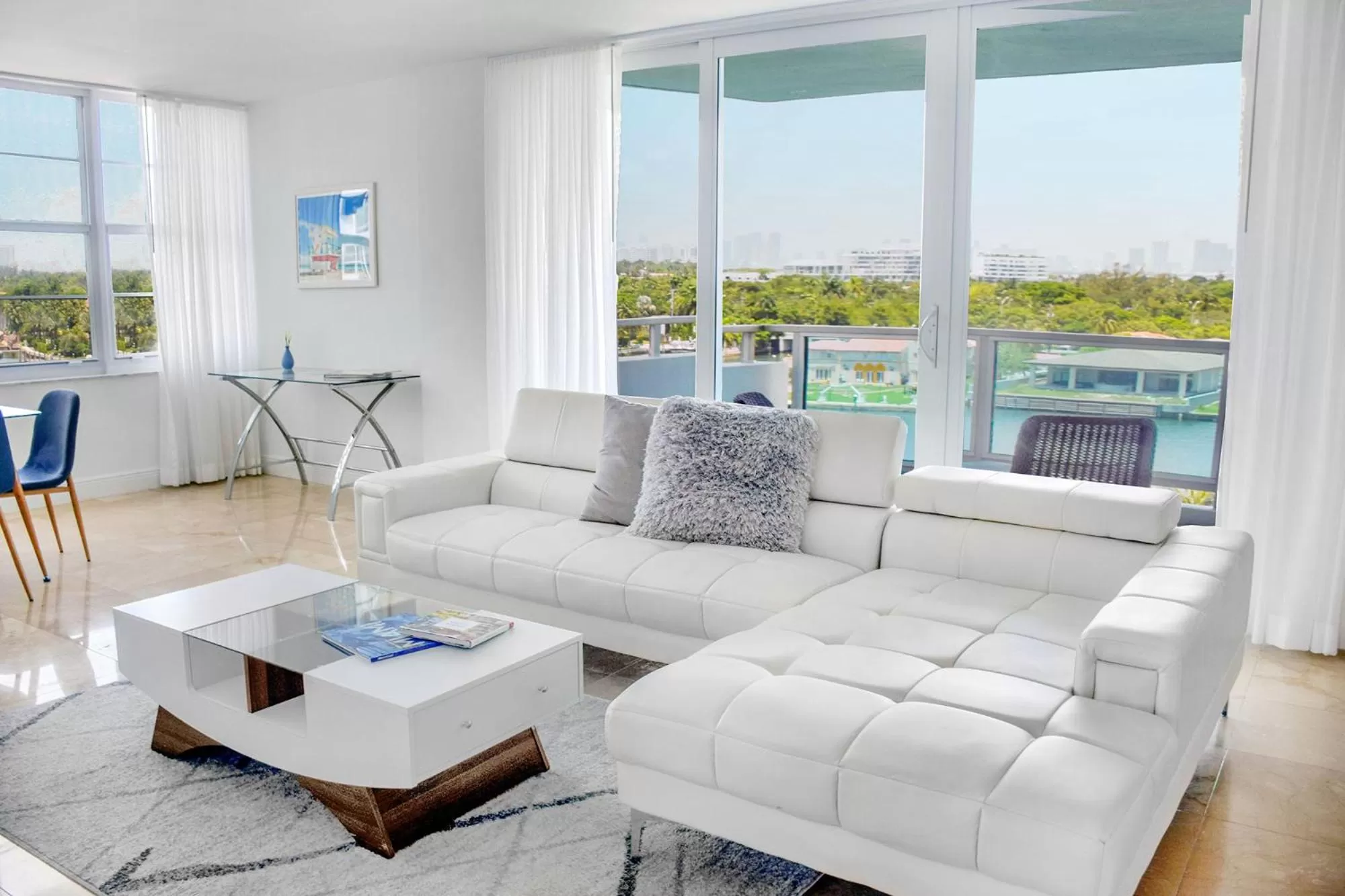 Living room in Seacoast Suites on Miami Beach