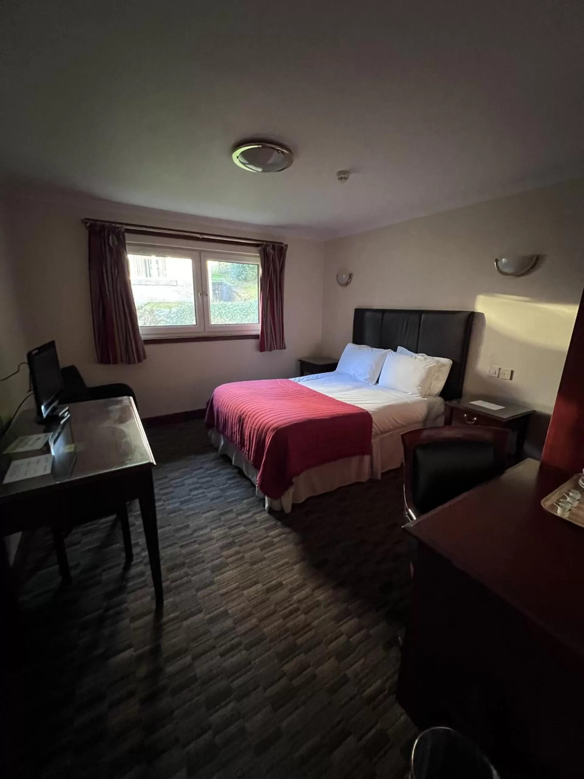 Deluxe Twin Room in Lochway Hotel
