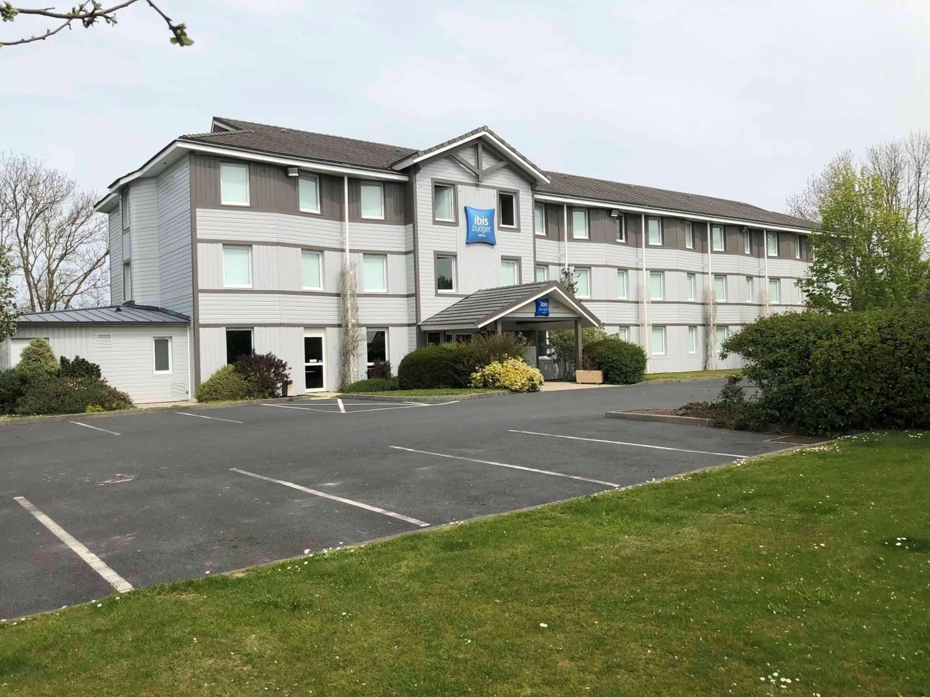 Property building in ibis budget Granville