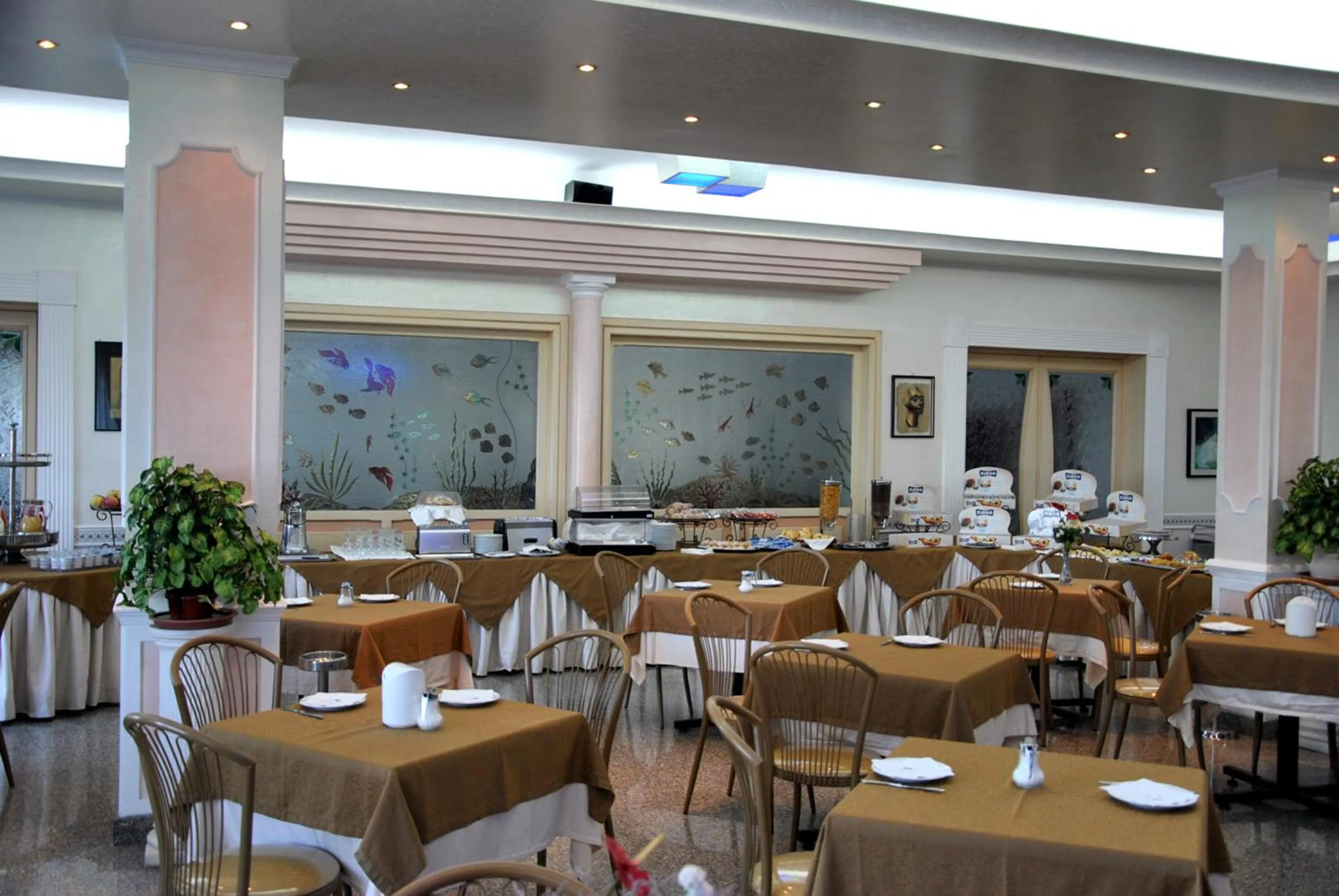 Restaurant/places to eat in Hotel Mediterraneo