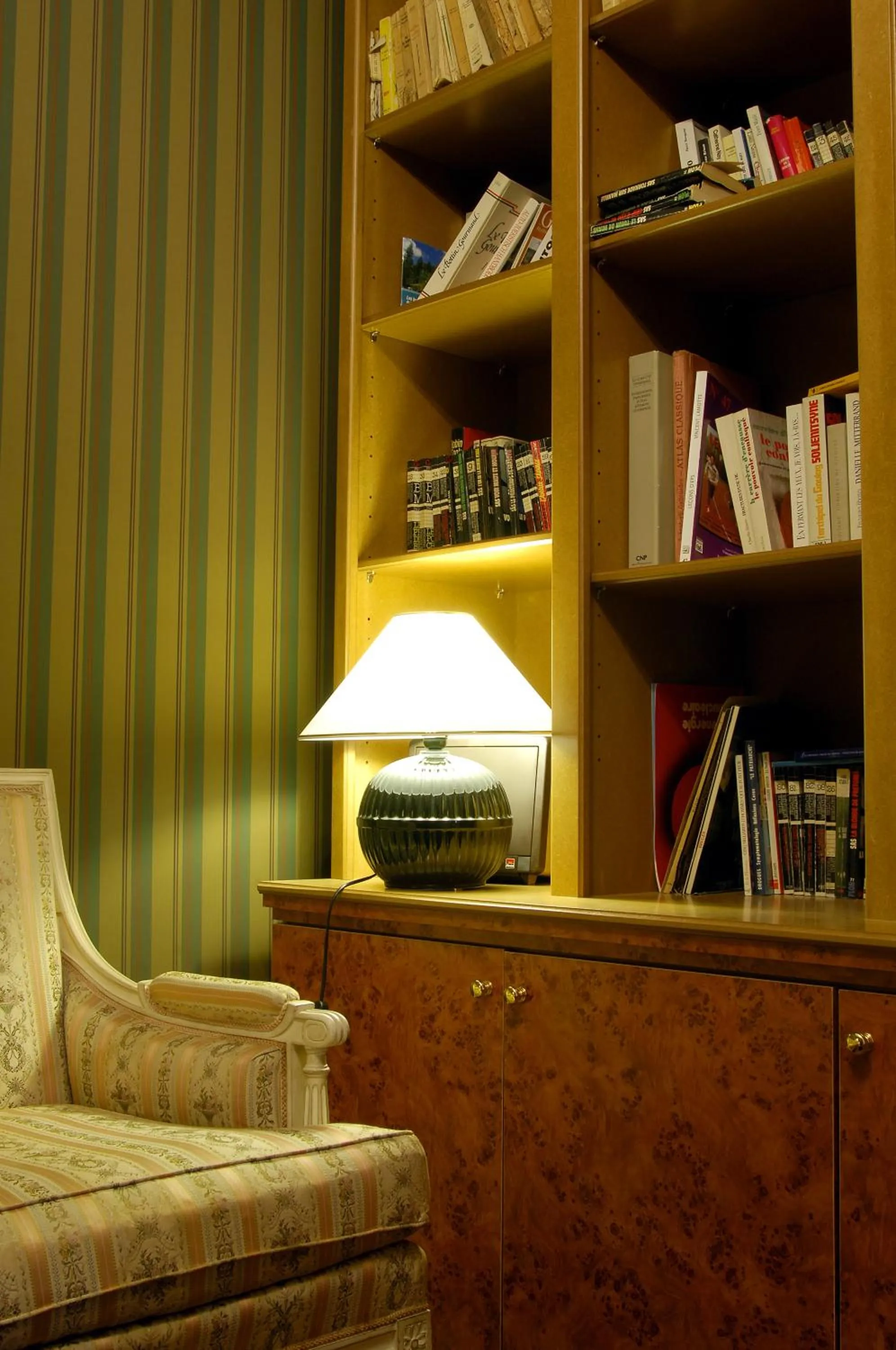 Library in Logis Le Midland