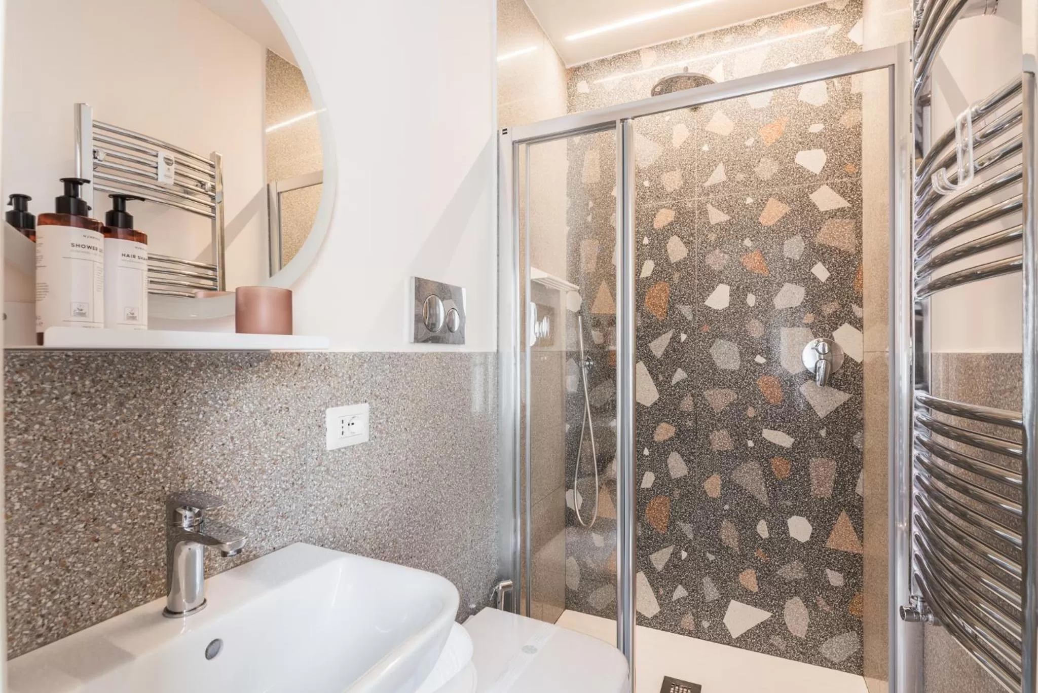 Shower in MARCANTONIO HOME ROME - Vatican -