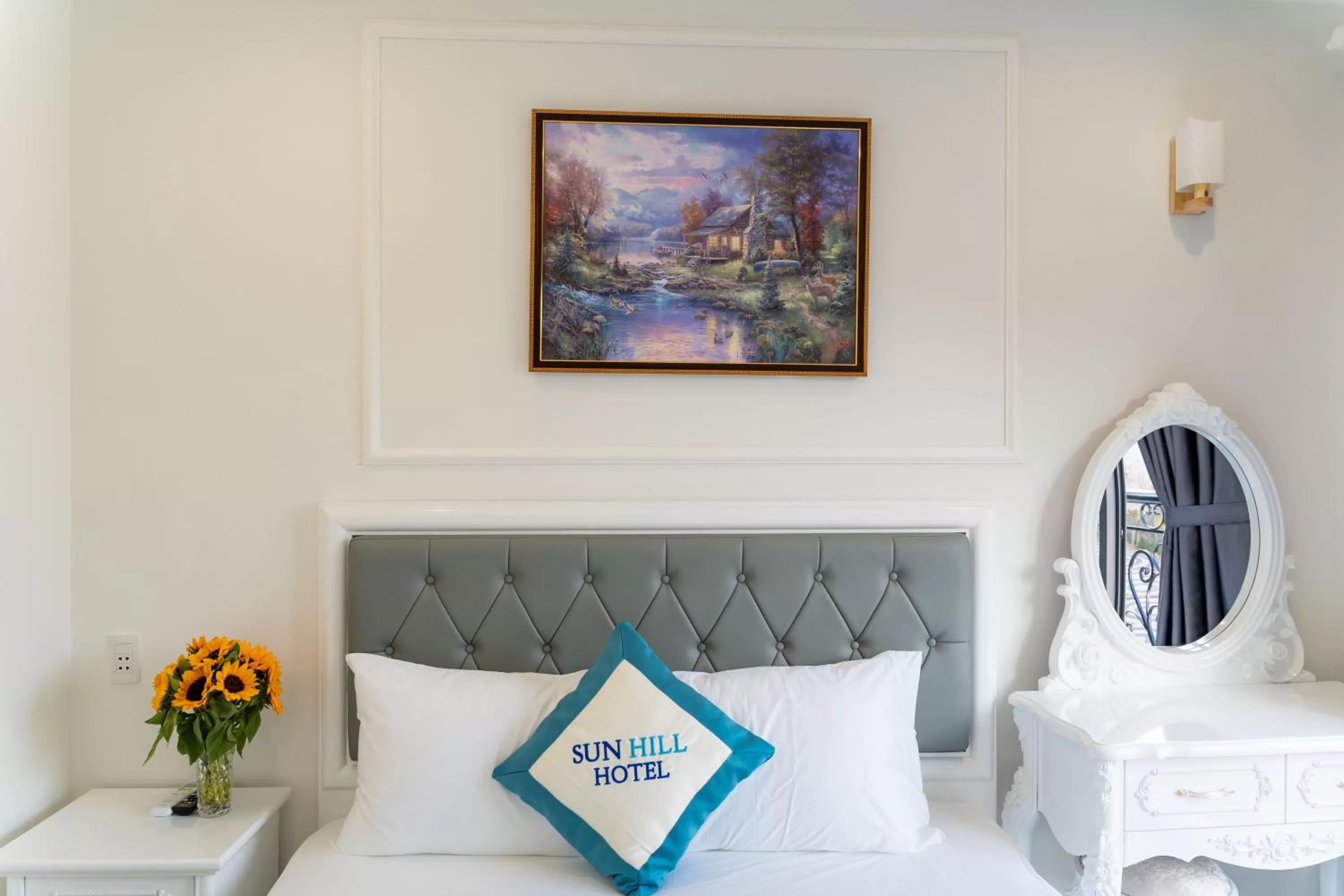 Bedroom, Bed in Sun Hill Hotel