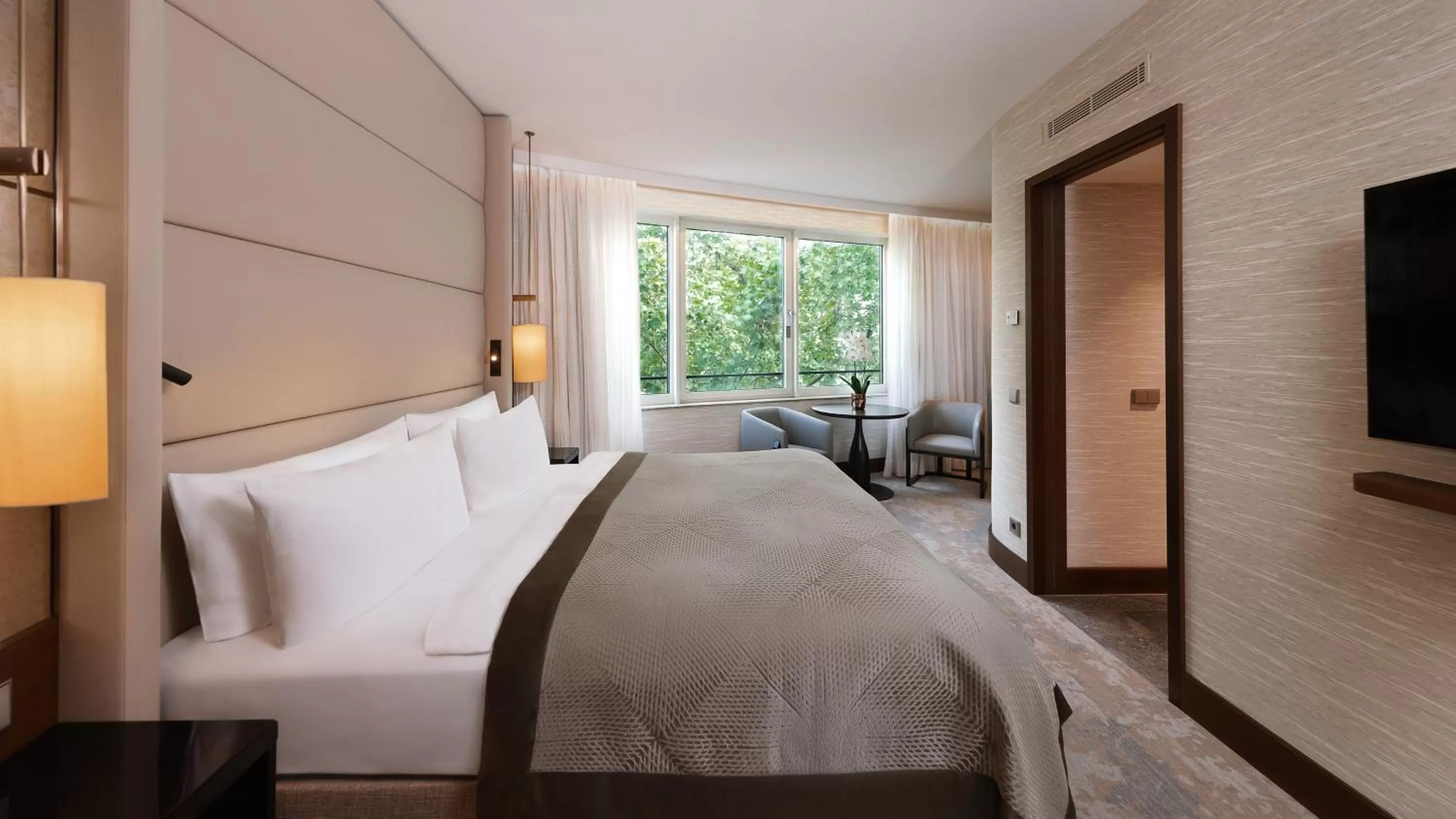 Photo of the whole room, Bed in InterContinental Berlin by IHG