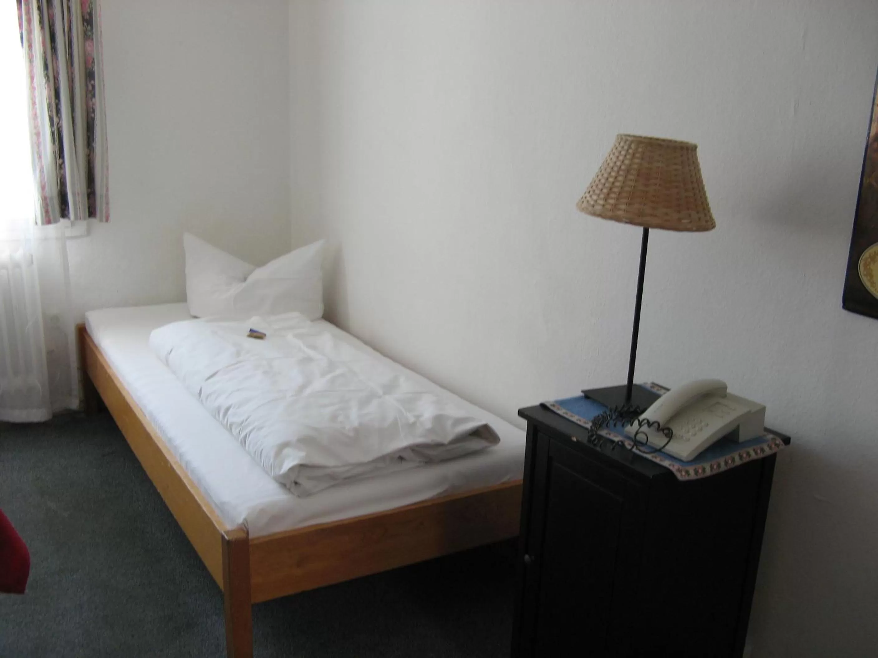 Photo of the whole room, Bed in Gasthaus Löwen