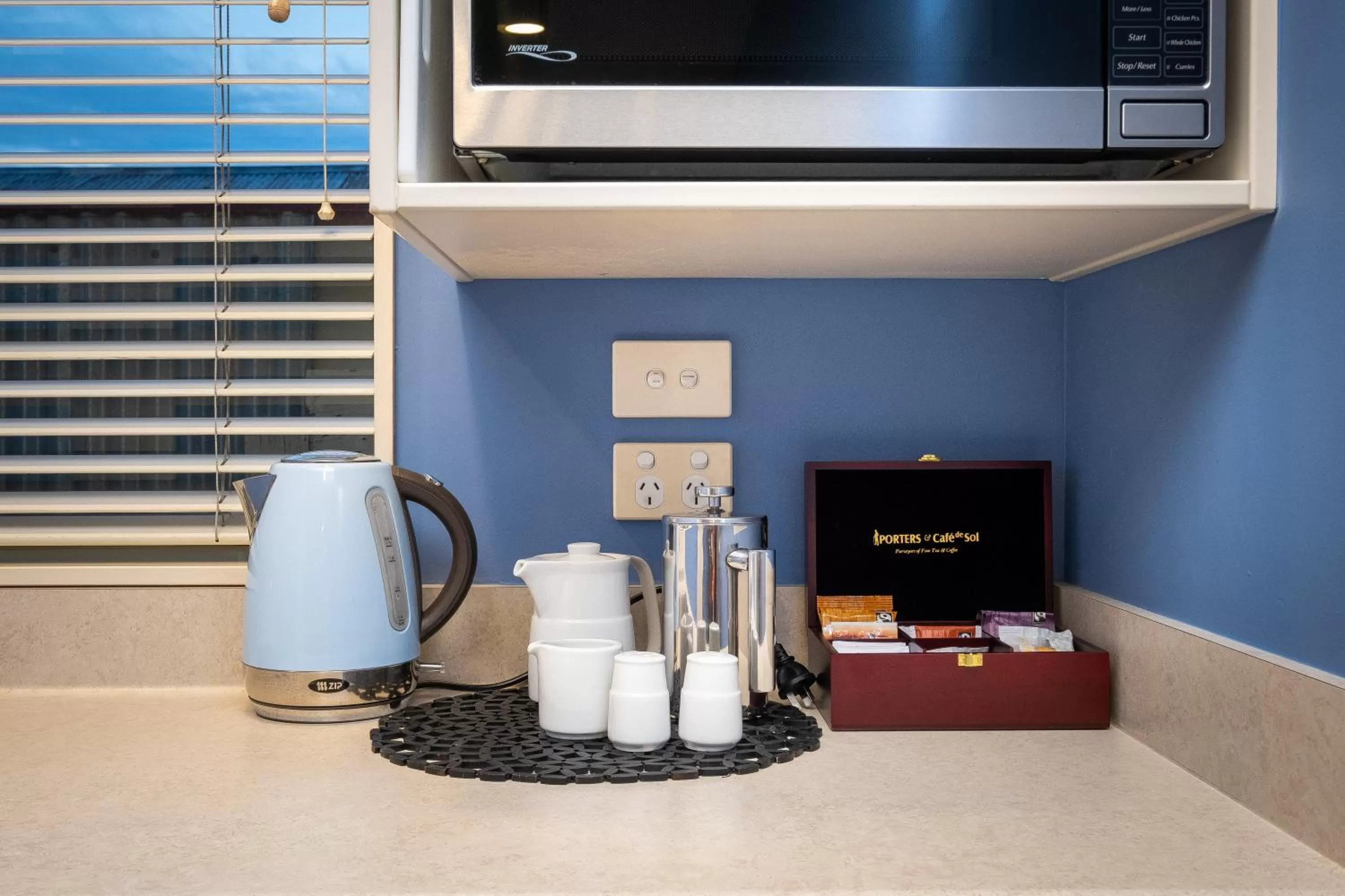 Coffee/tea facilities in Motel de la Mer