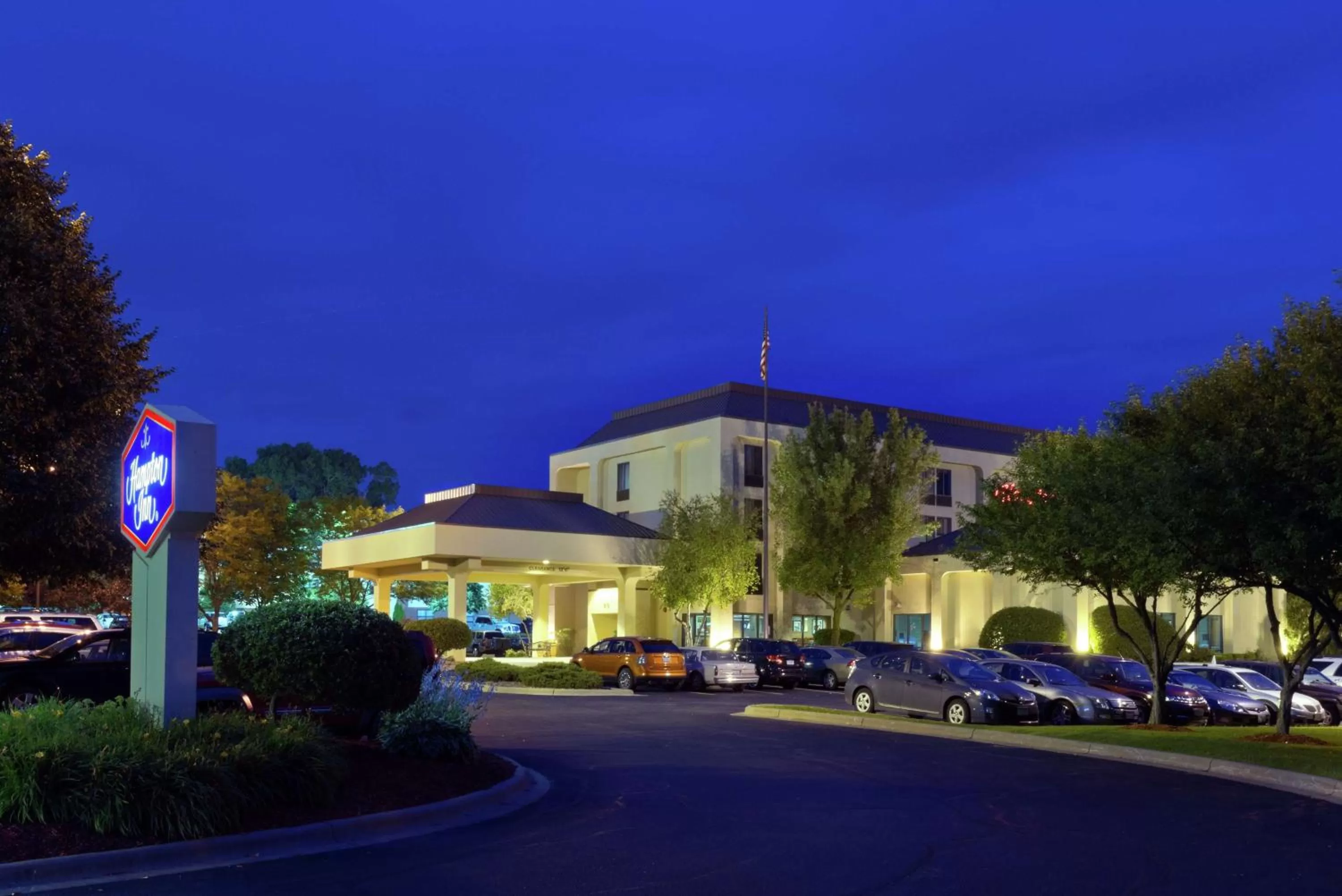 Property building in Hampton Inn Rockford