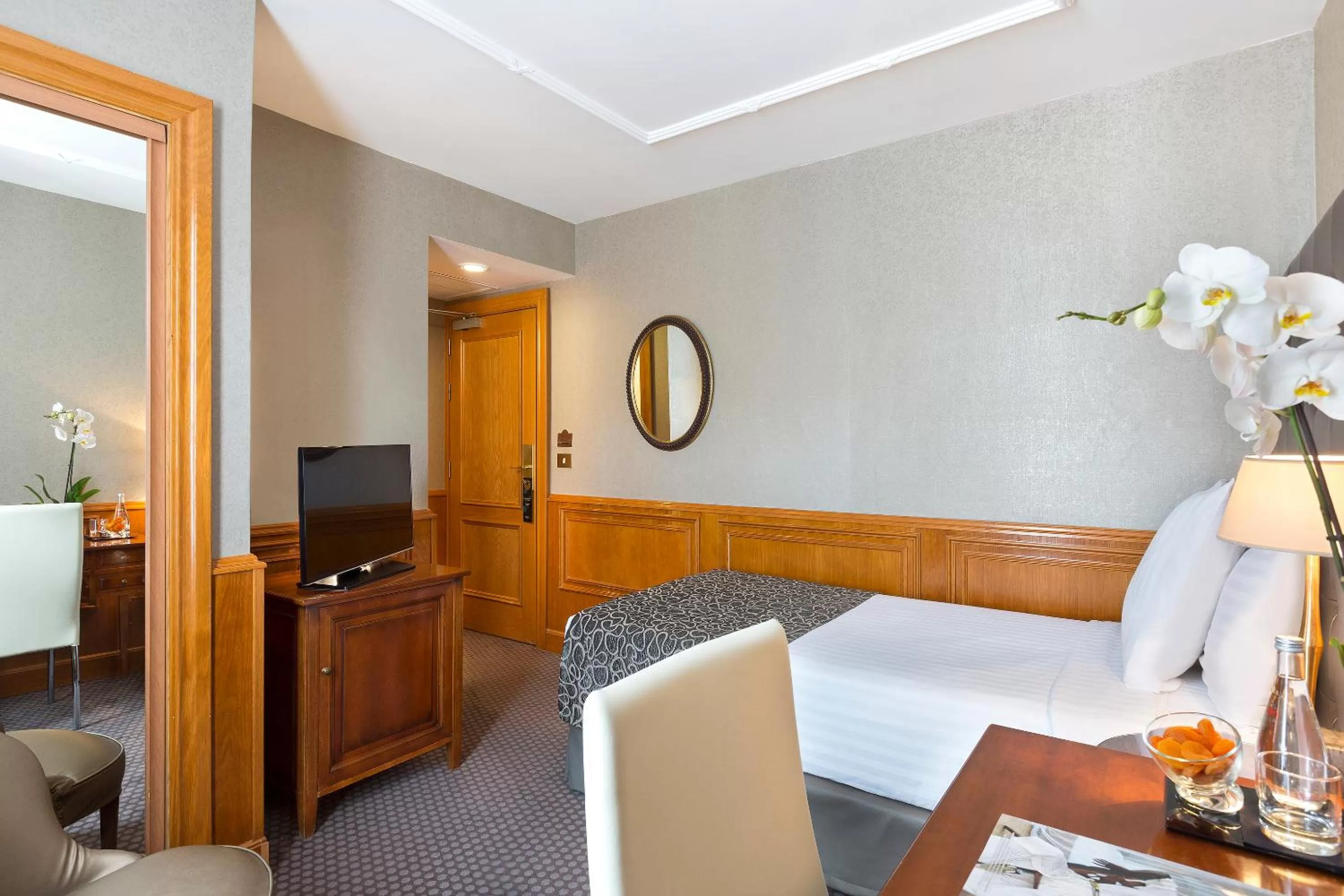 Bedroom in Meliá Paris Vendôme