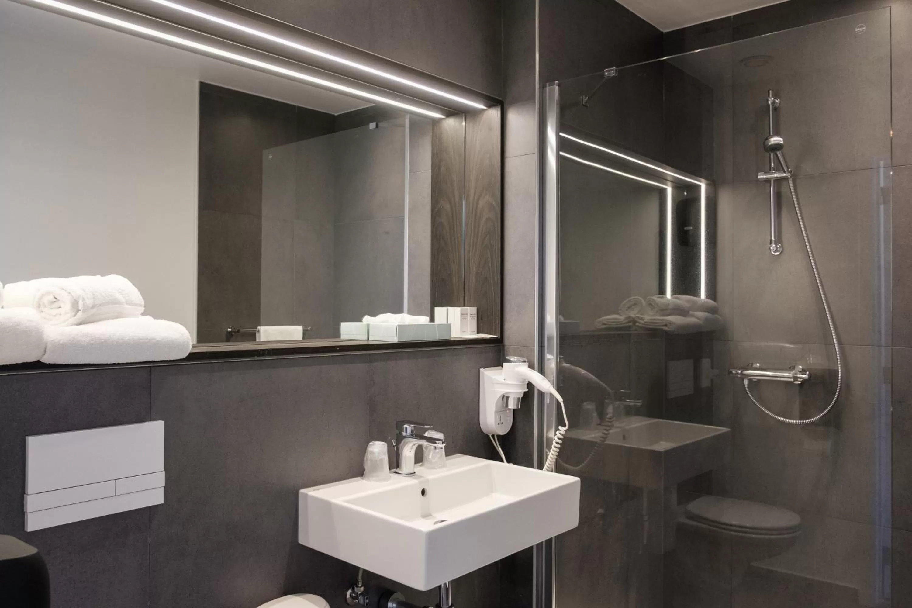 Shower in Hotel Elisabeth