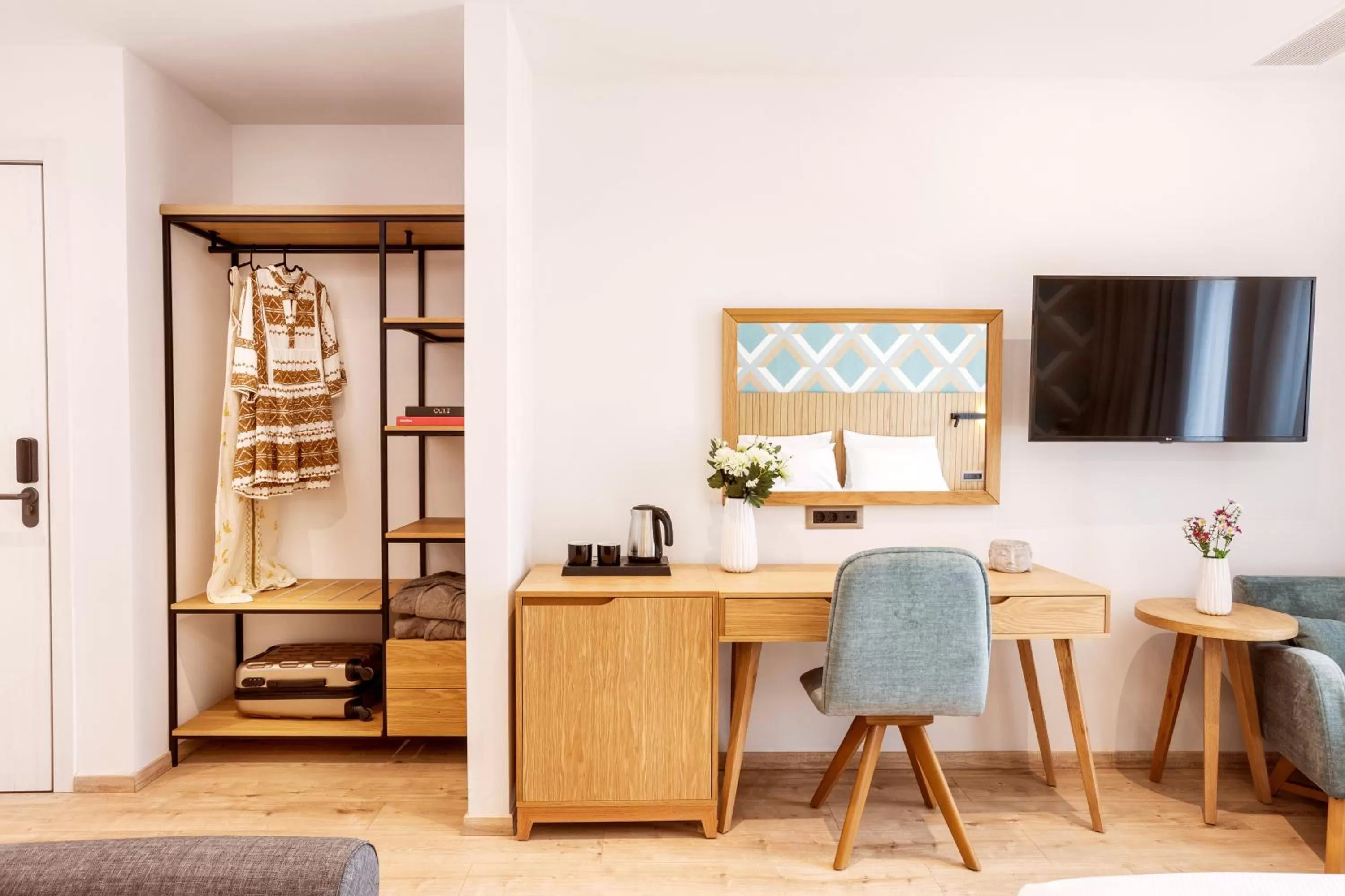 TV and multimedia in DAYS City Suites Athens