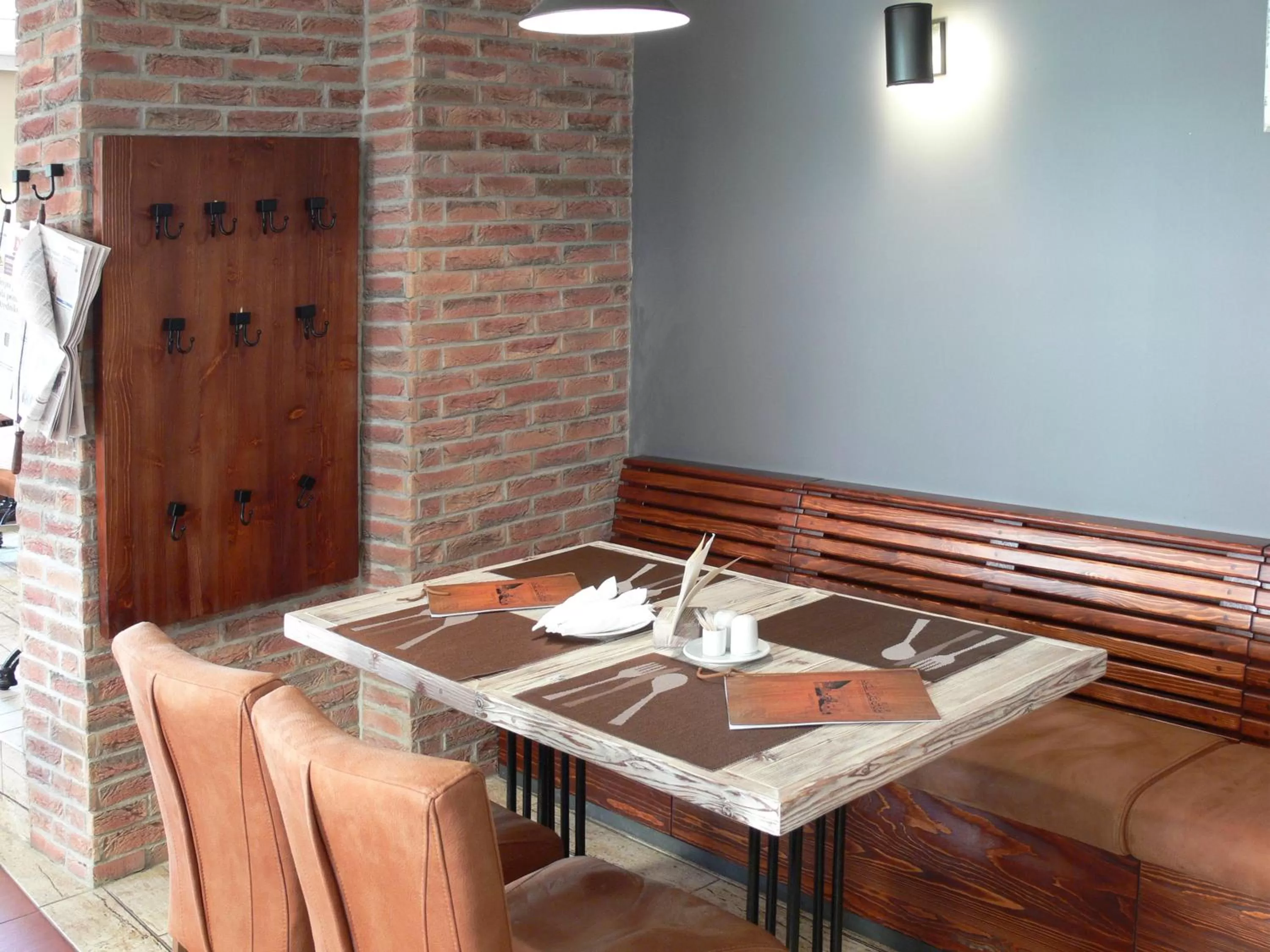 Restaurant/places to eat in Hotel Na Baste