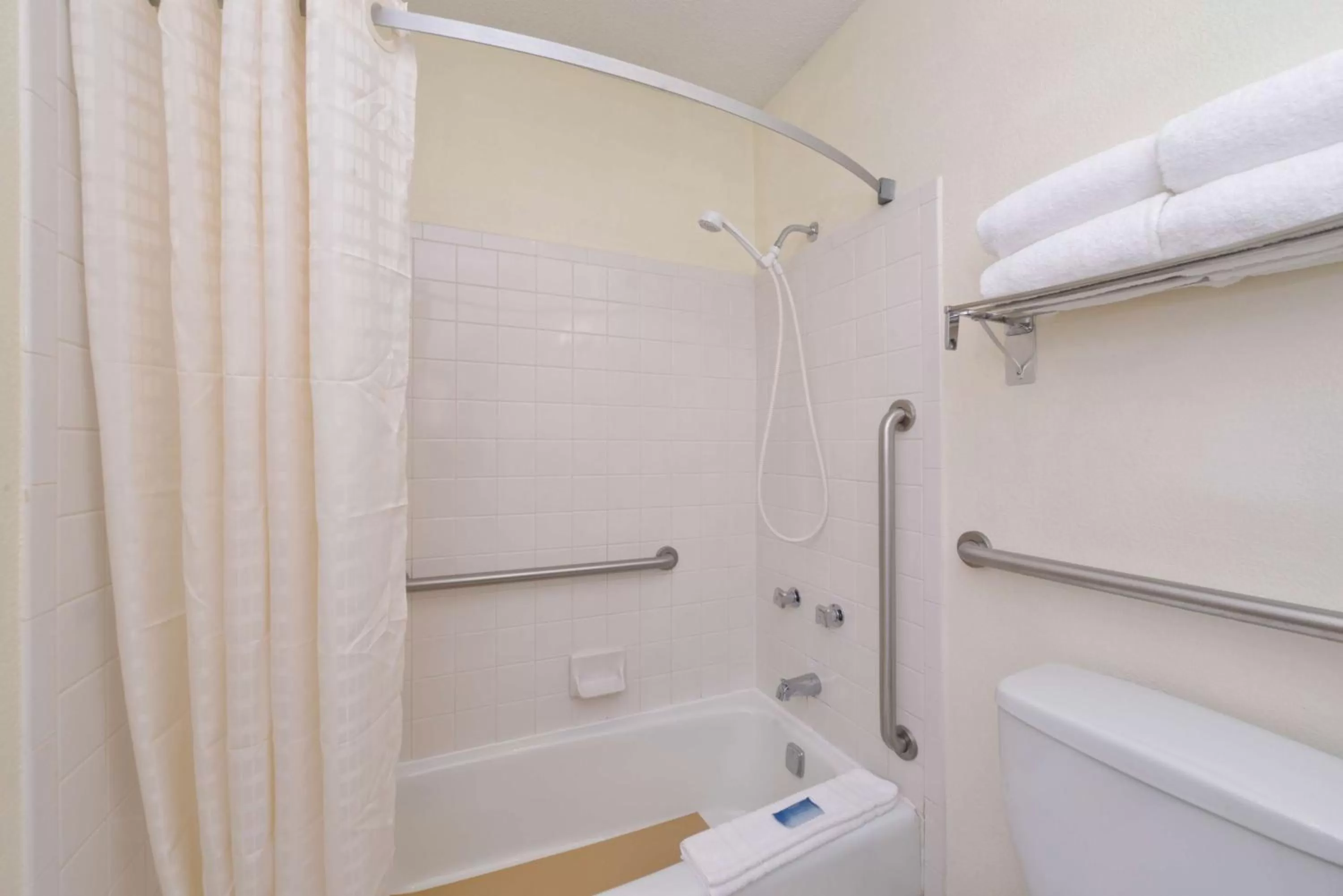 King Room with Bath Tub - Disability Access/Non-Smoking  in Best Western PLUS Santee Inn